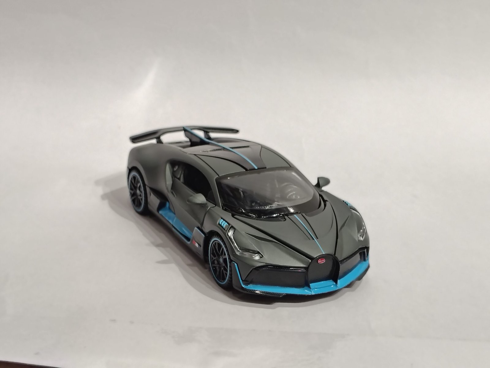 Bugatti Divo 1:32 - Image 2
