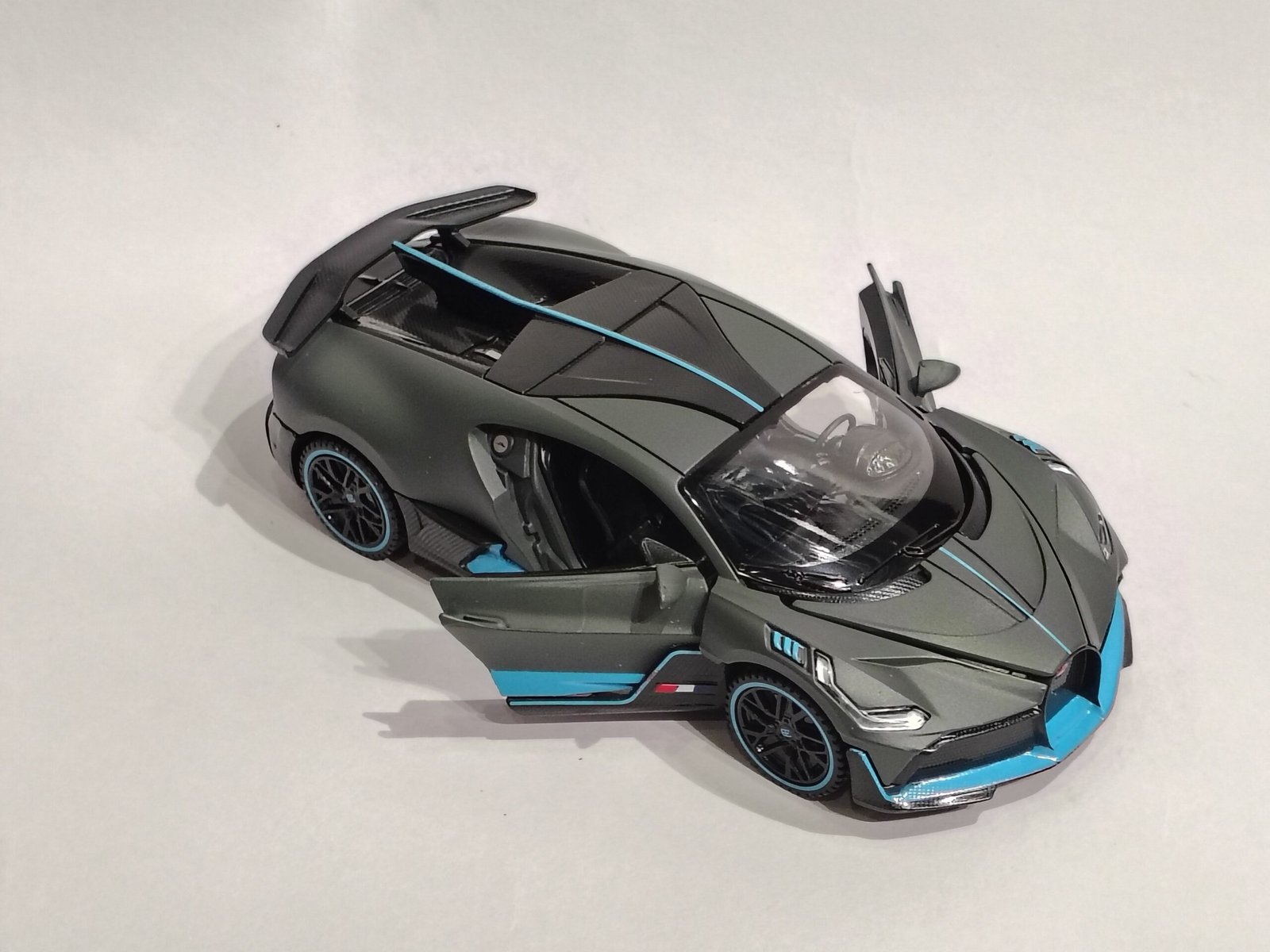 Bugatti Divo 1:32 - Image 4
