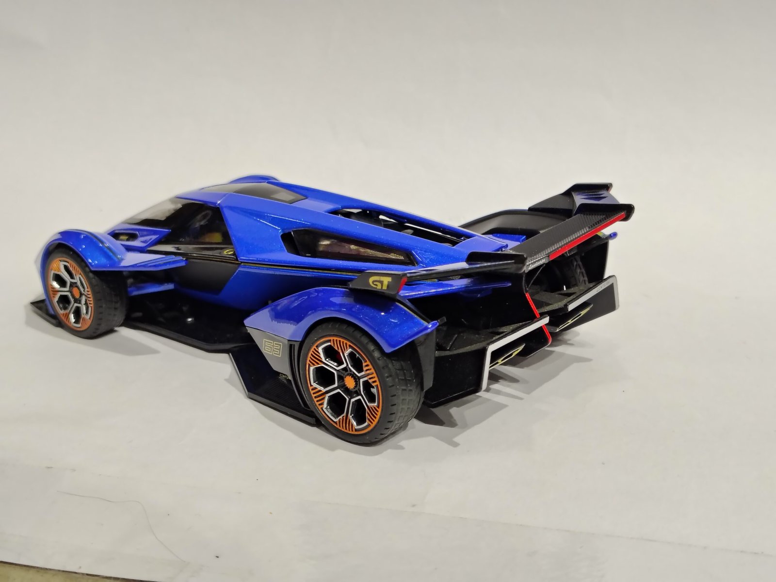 Lamborghini Lambo V12 Vision Gran Turismo 1:24 - Image 4