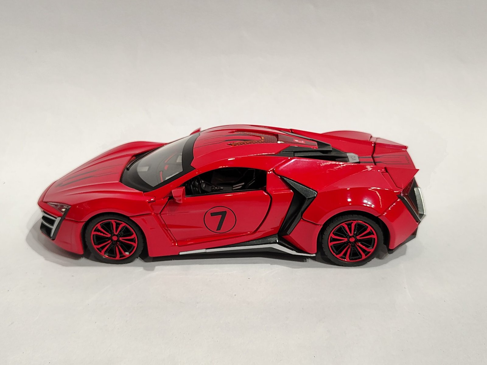 W Motors Lykan HyperSport 1:24