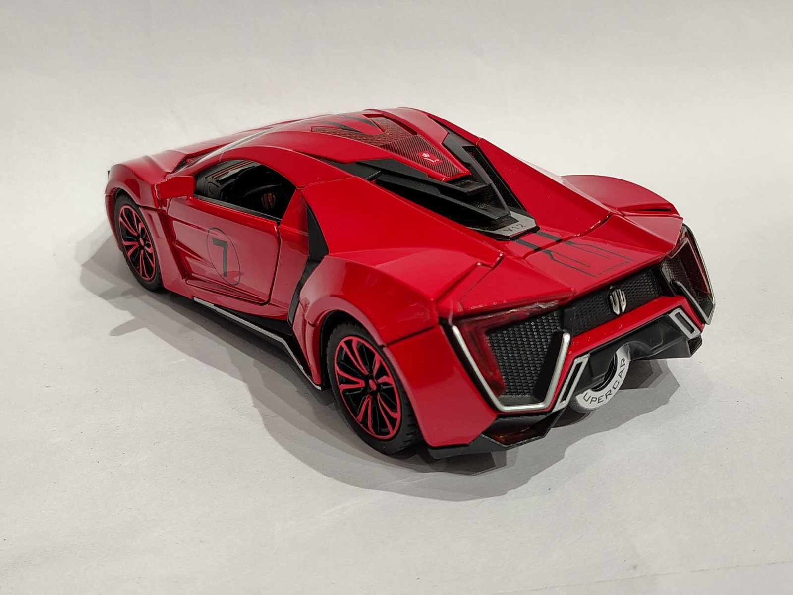 W Motors Lykan HyperSport 1:24 - Image 3