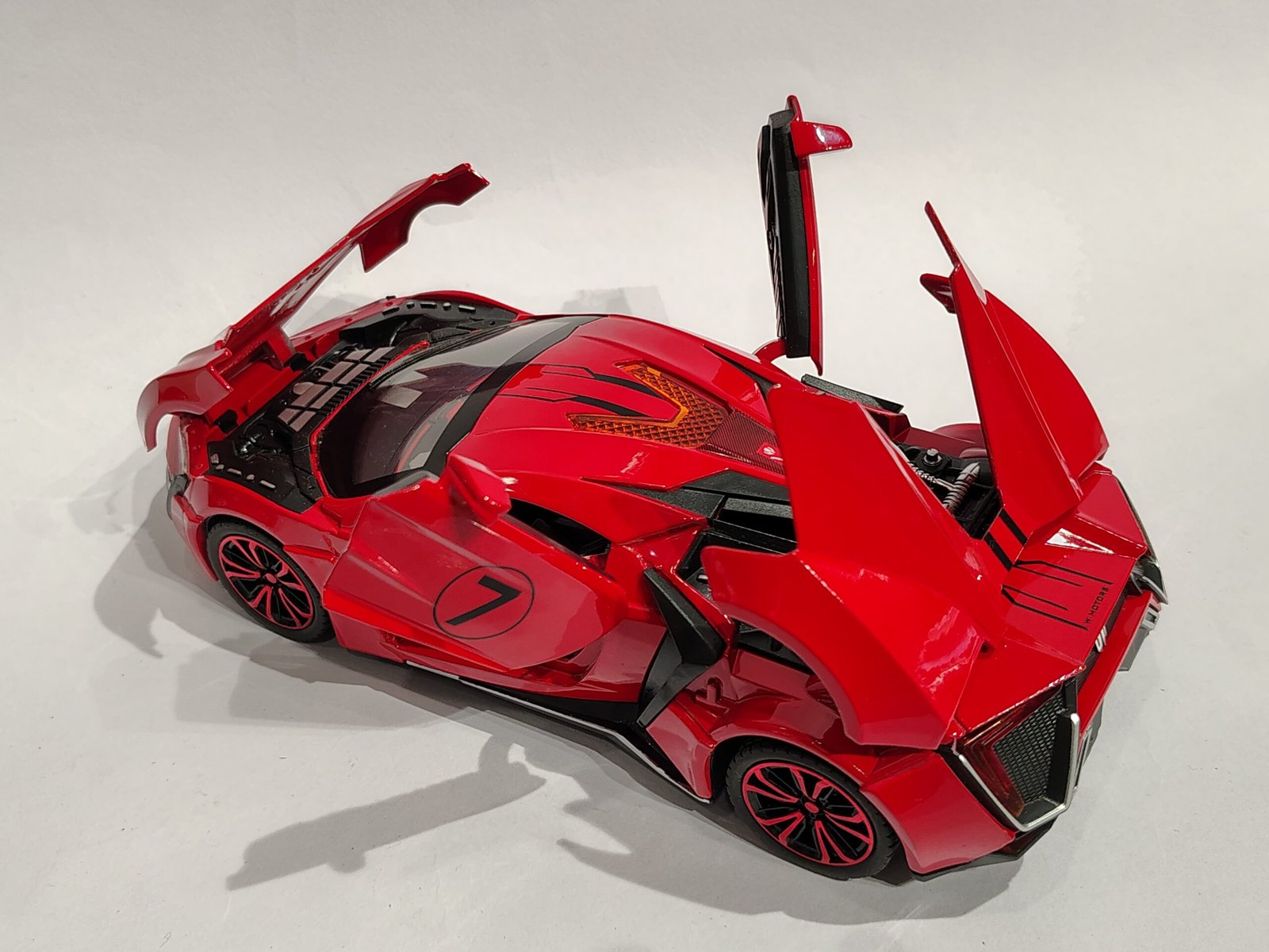W Motors Lykan HyperSport 1:24 - Image 4