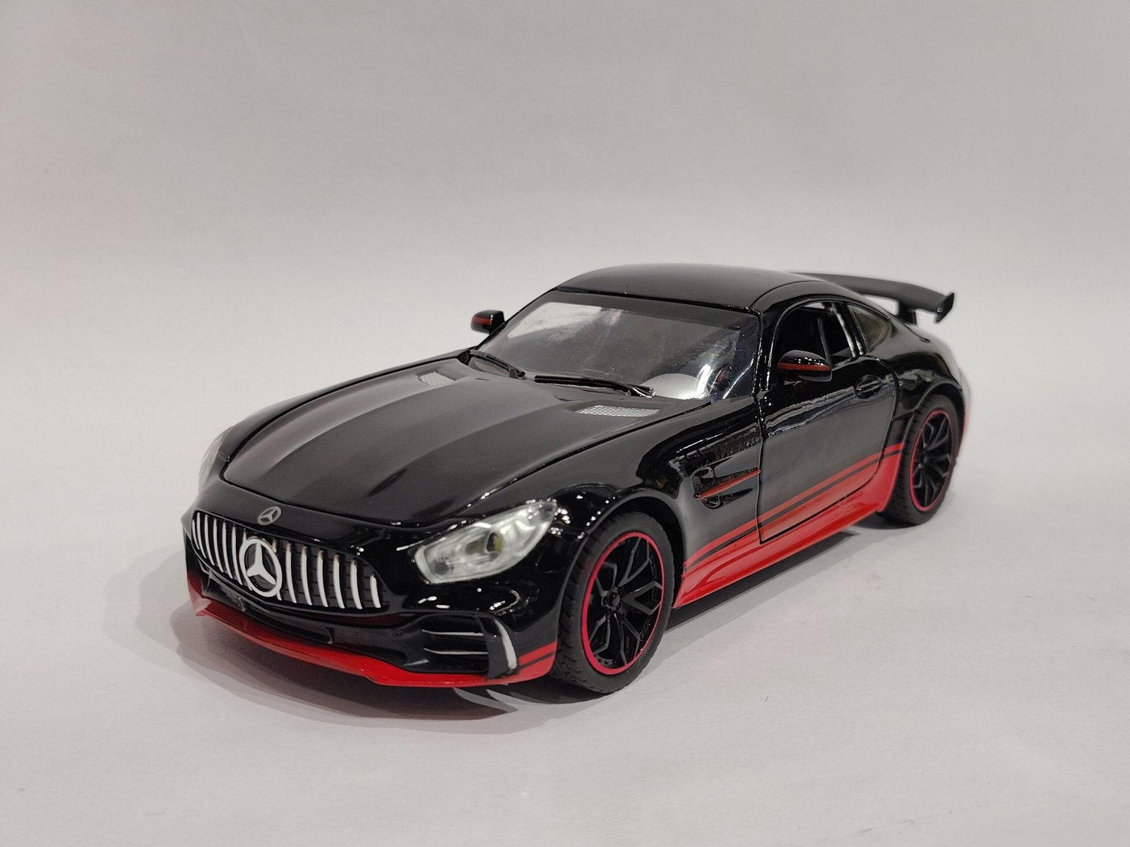 Mercedes-AMG GT R 1:24