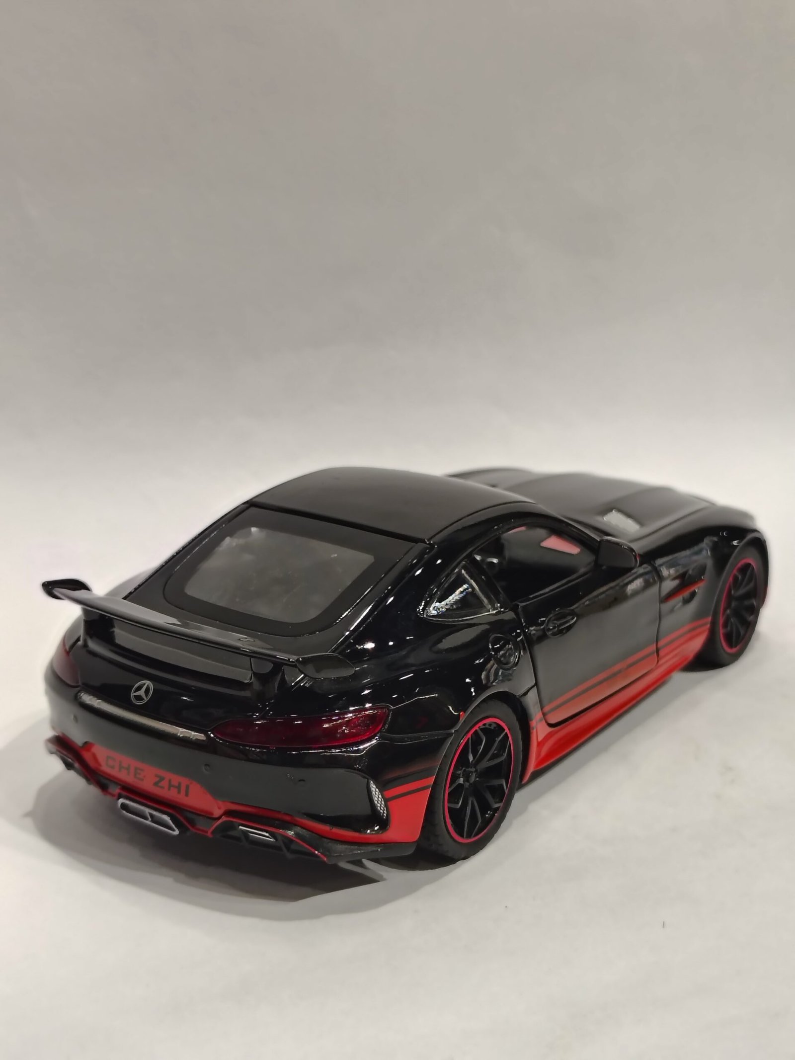 Mercedes-AMG GT R 1:24 - Image 2