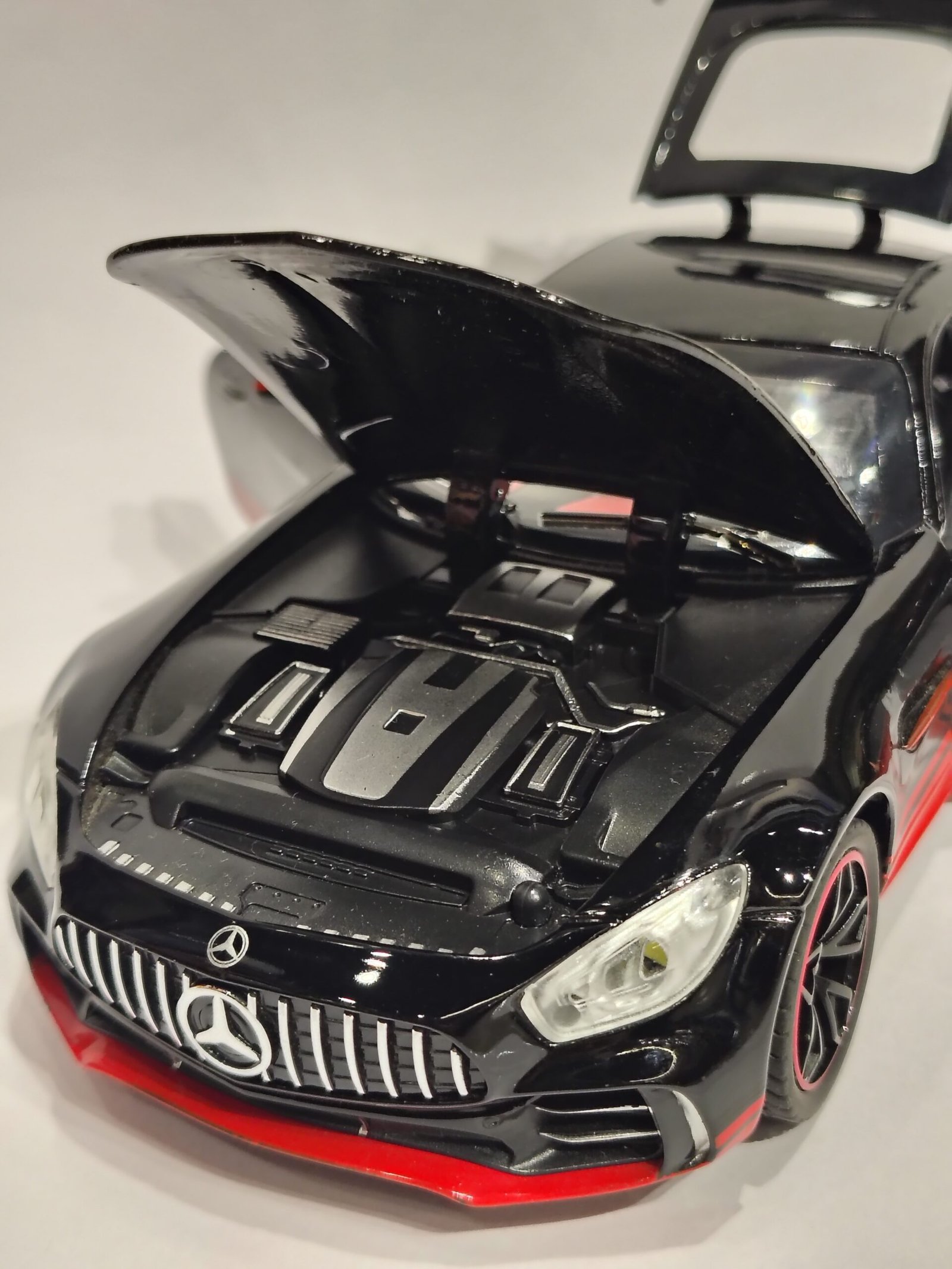 Mercedes-AMG GT R 1:24 - Image 3