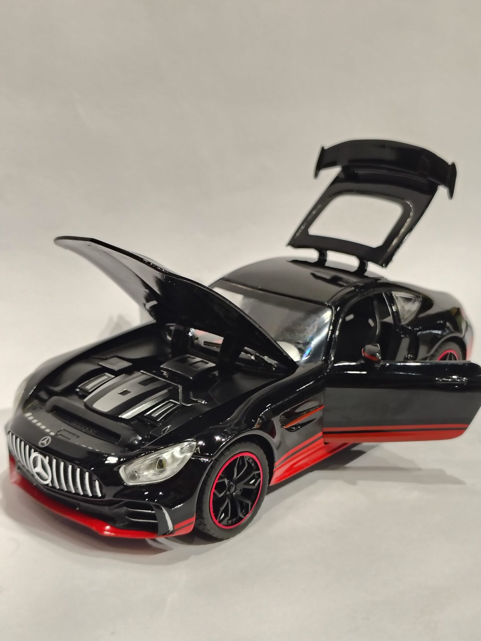 Mercedes-AMG GT R 1:24 - Image 4