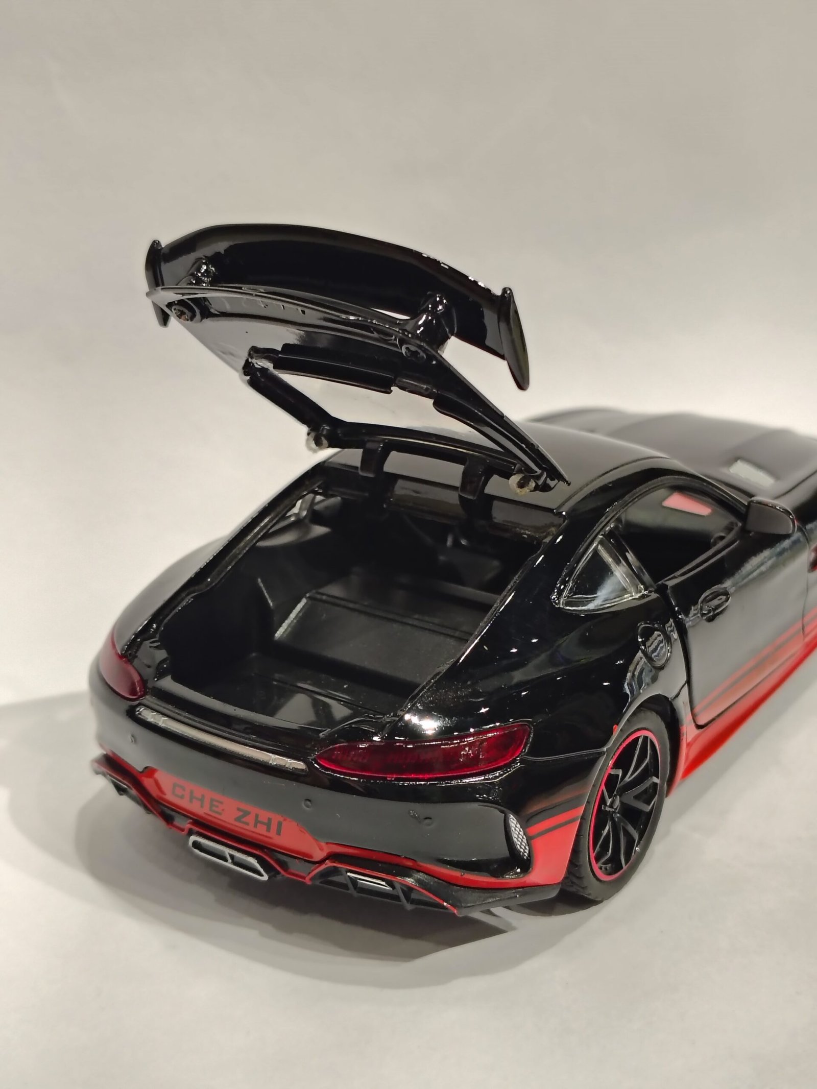 Mercedes-AMG GT R 1:24 - Image 5