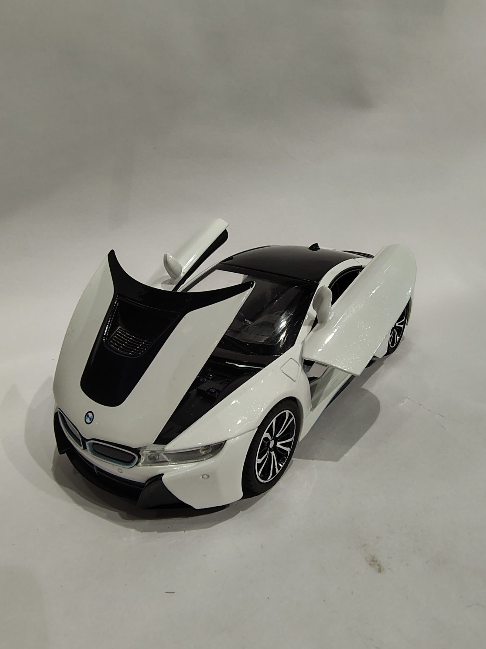 BMW i8 1:24 - Image 3
