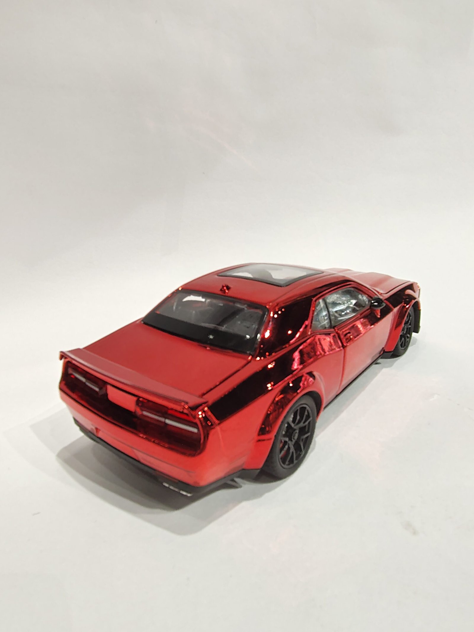 Dodge Challenger SRT Hellcat Widebody 1:24 - Image 2