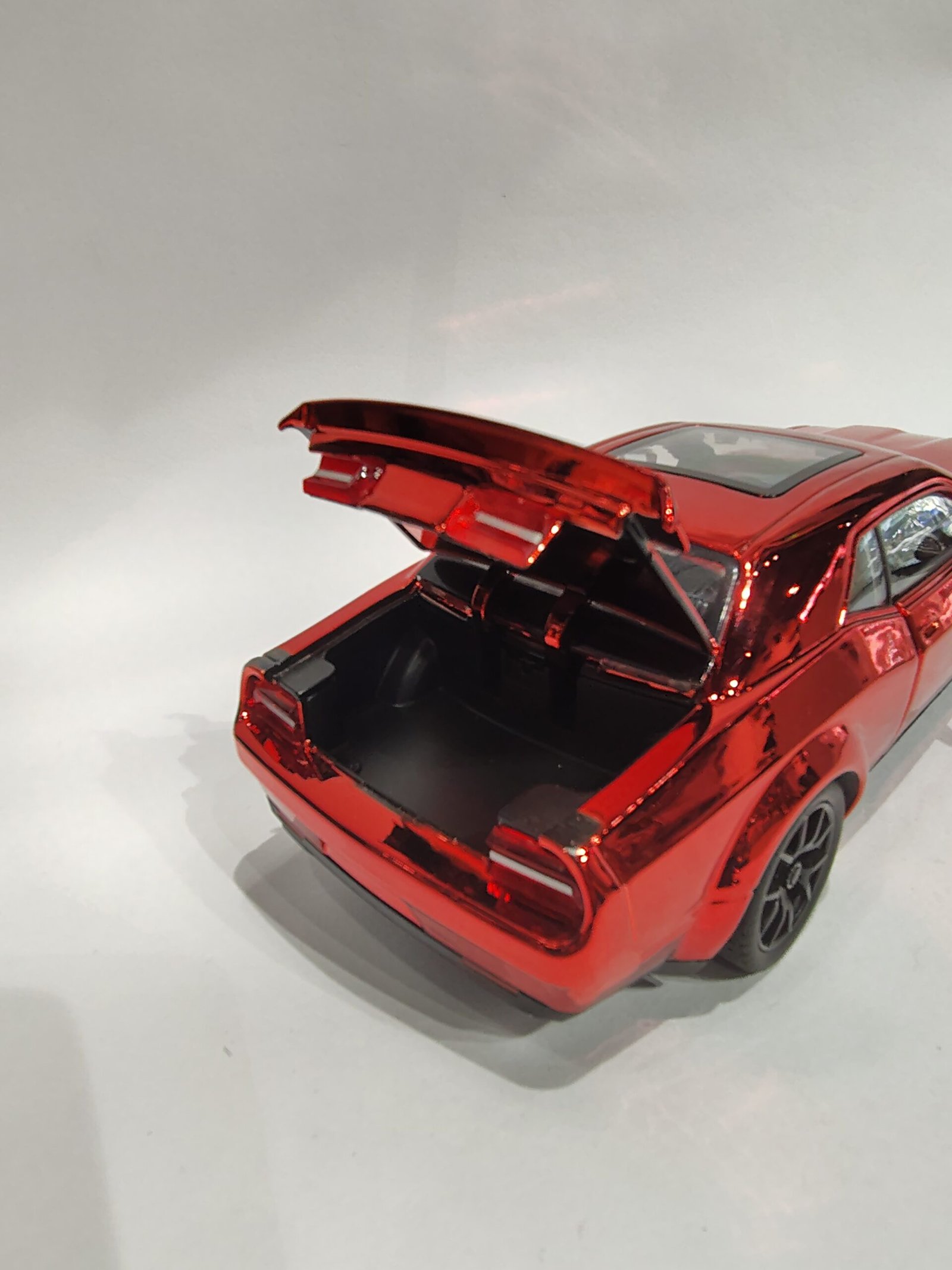 Dodge Challenger SRT Hellcat Widebody 1:24 - Image 4