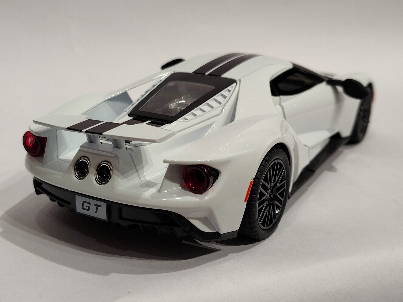 Ford GT supercar 1:24 - Image 3