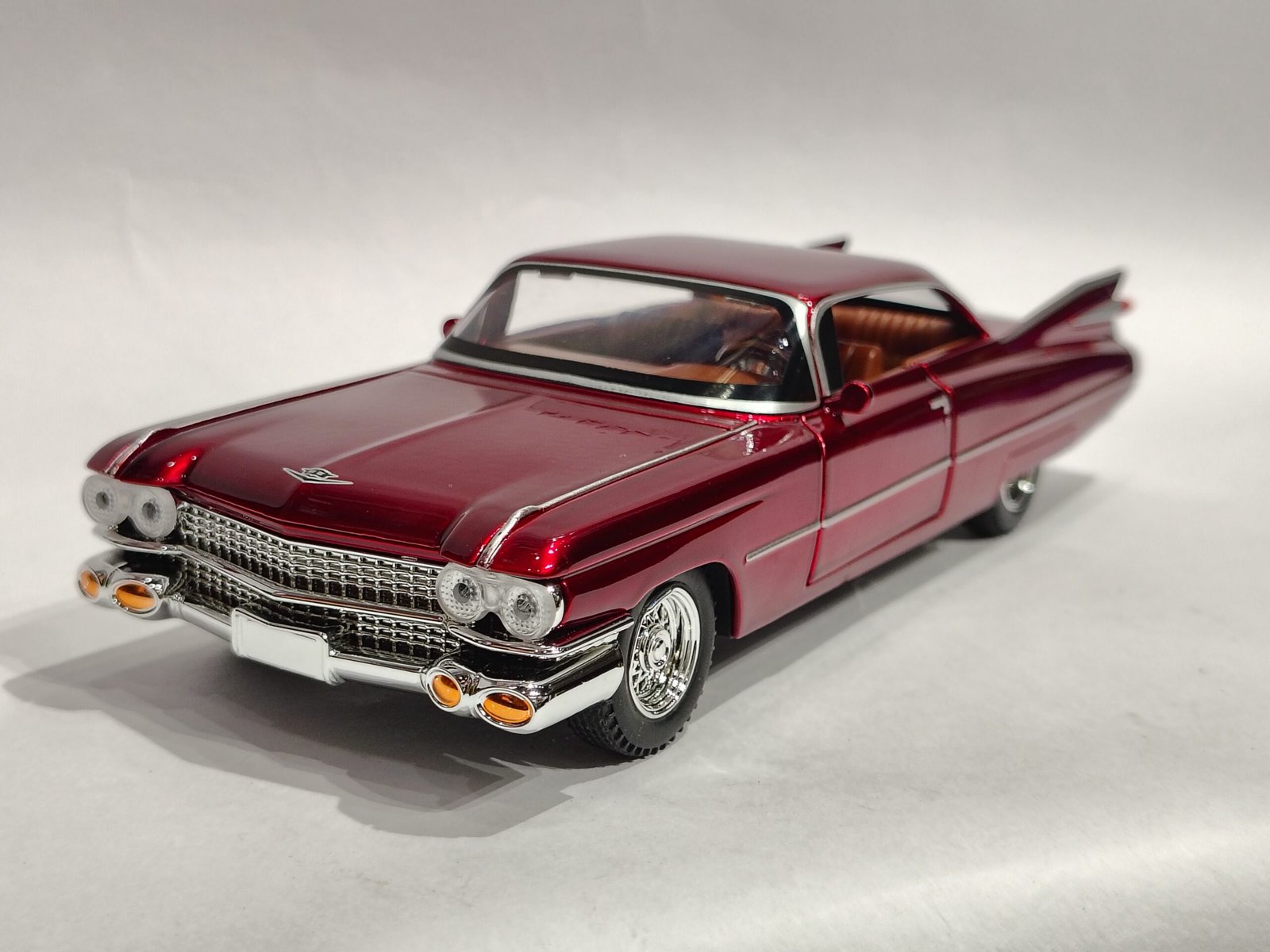 1959 Cadillac Coupe de Ville 1:24 - Image 2