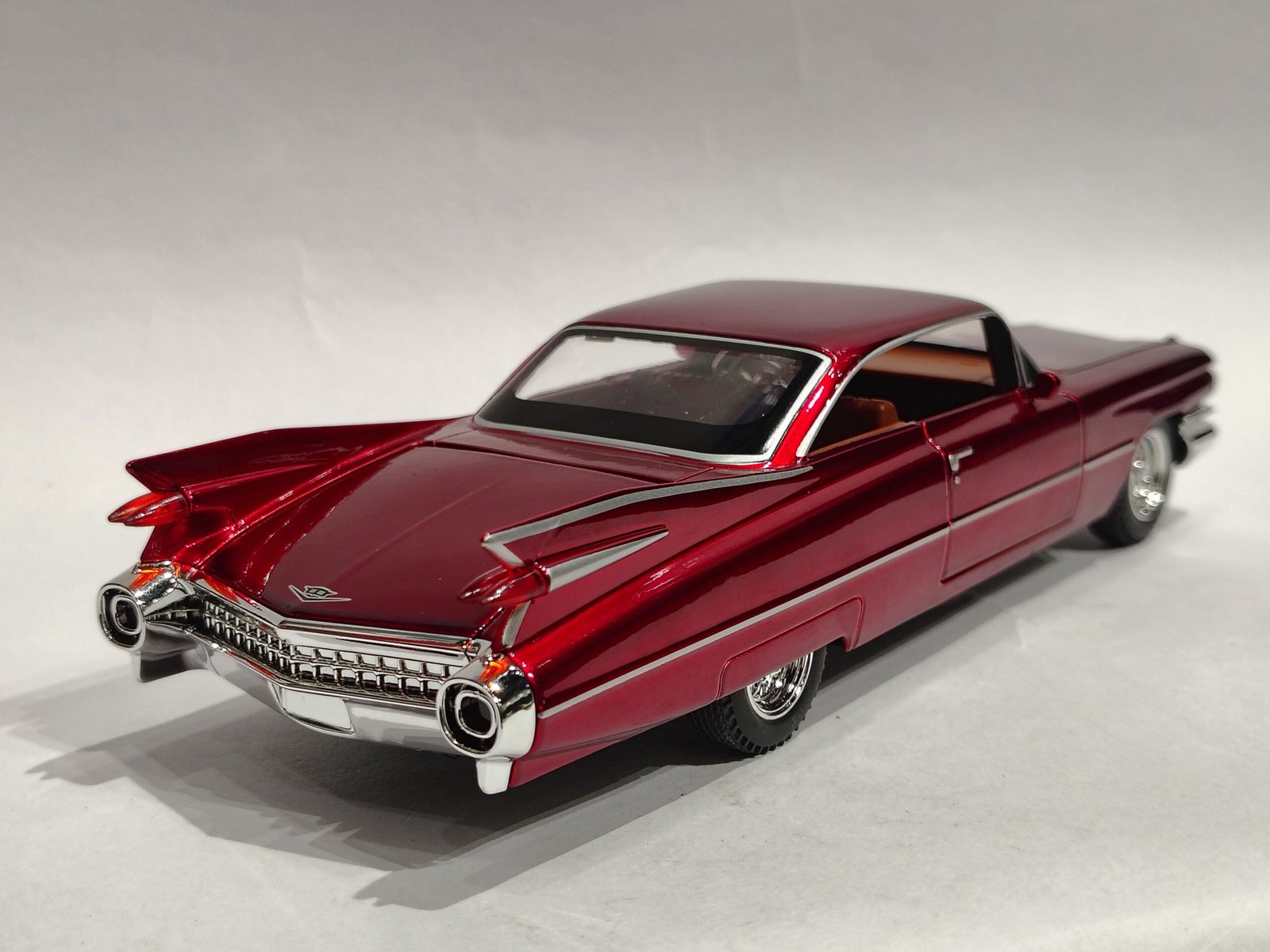 1959 Cadillac Coupe de Ville 1:24 - Image 3
