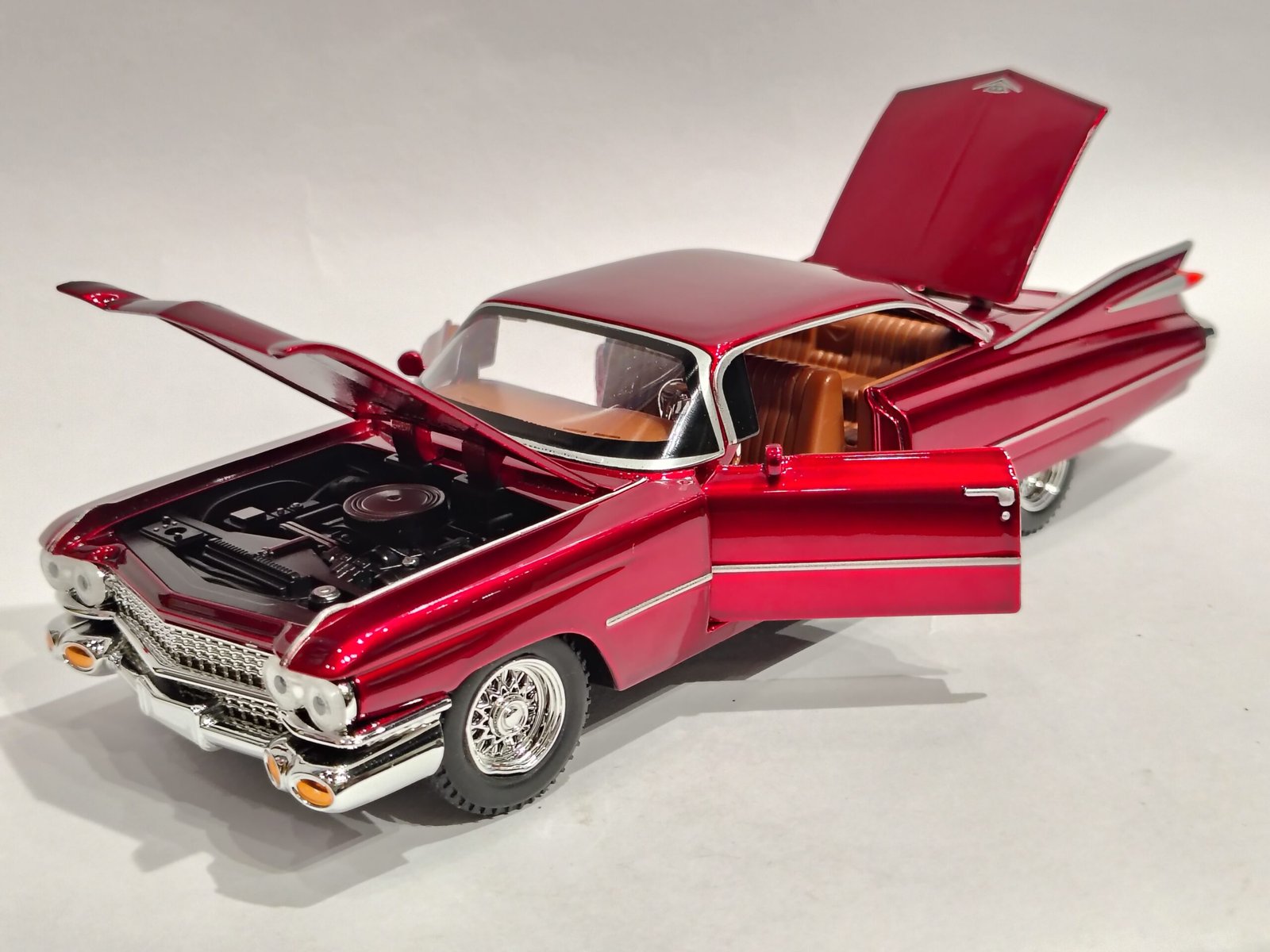 1959 Cadillac Coupe de Ville 1:24 - Image 4