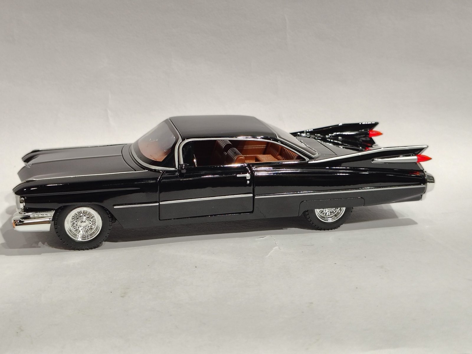 1959 Cadillac Coupe de Ville 1:24