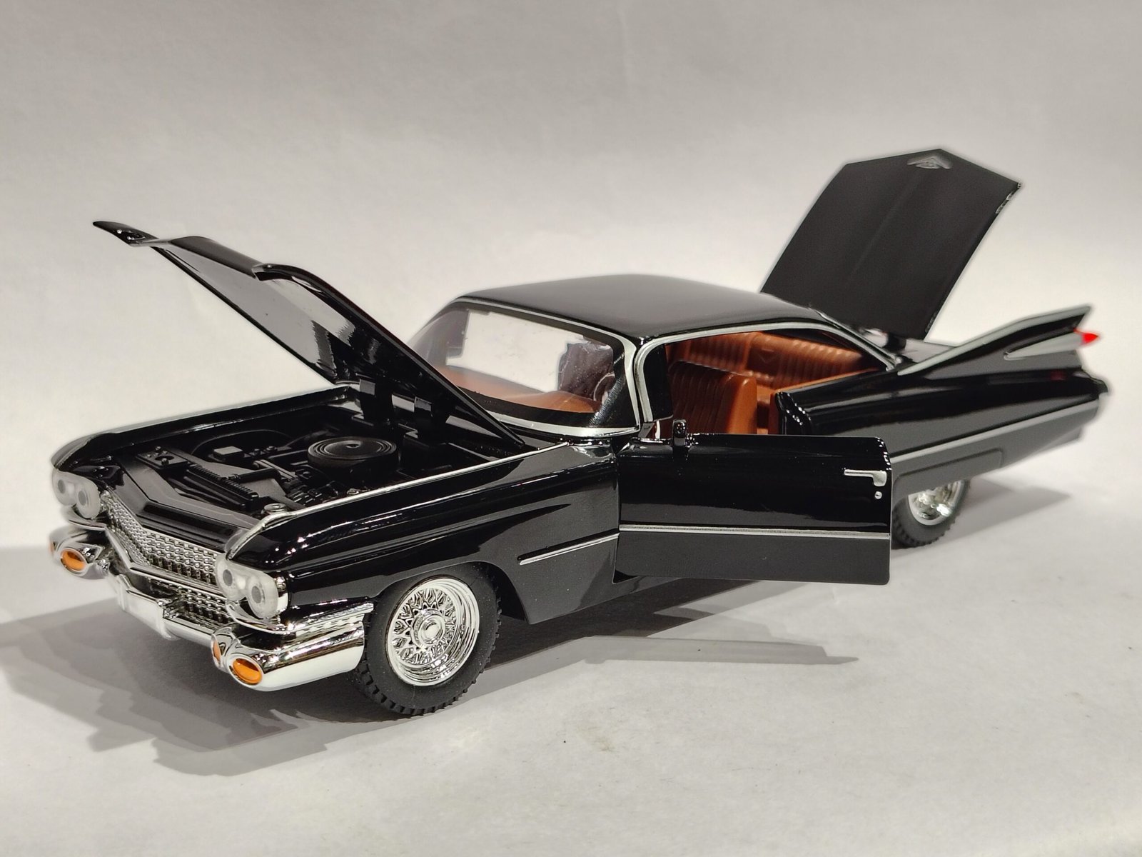 1959 Cadillac Coupe de Ville 1:24 - Image 4