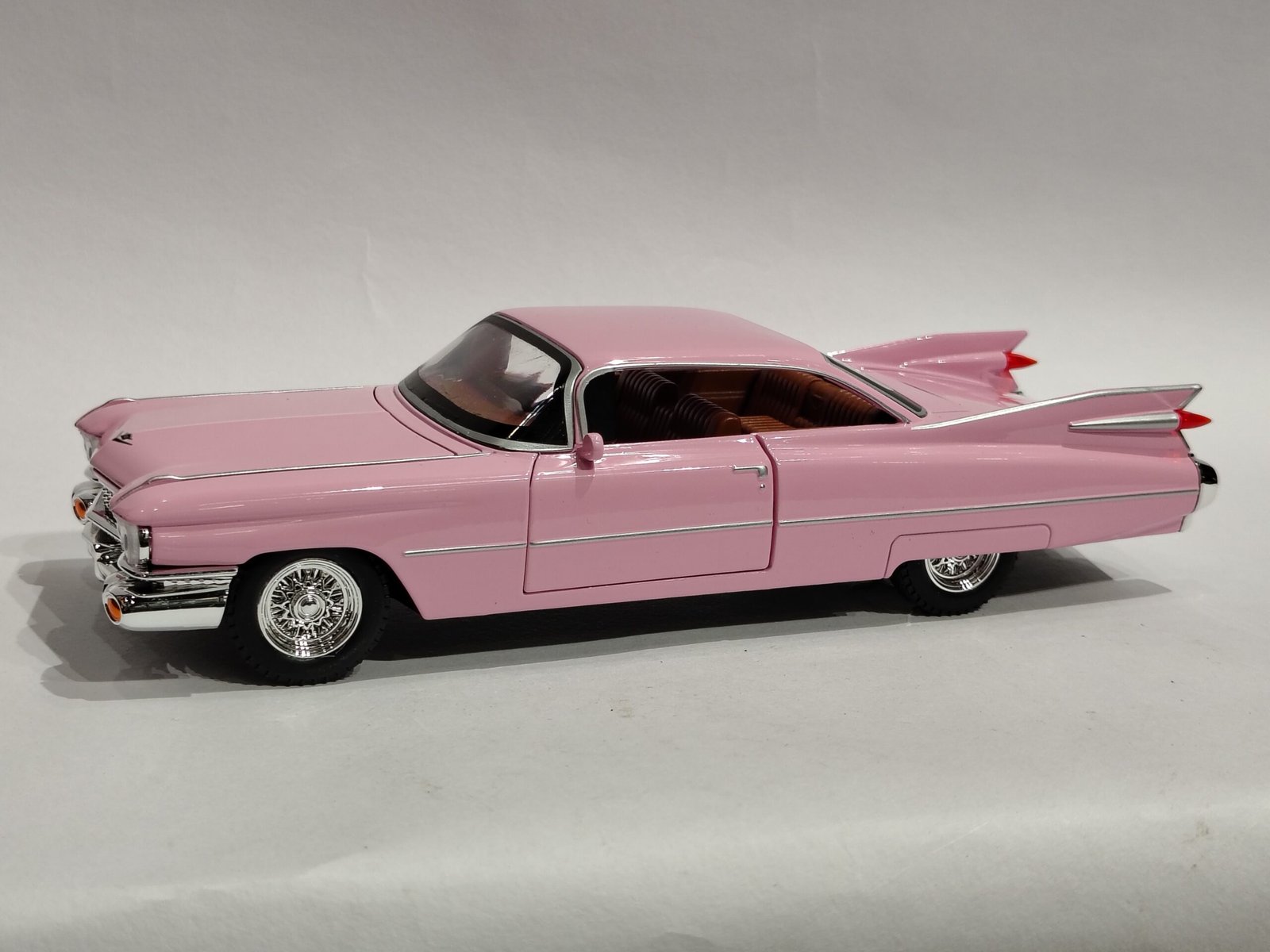 1959 Cadillac Coupe de Ville 1:24