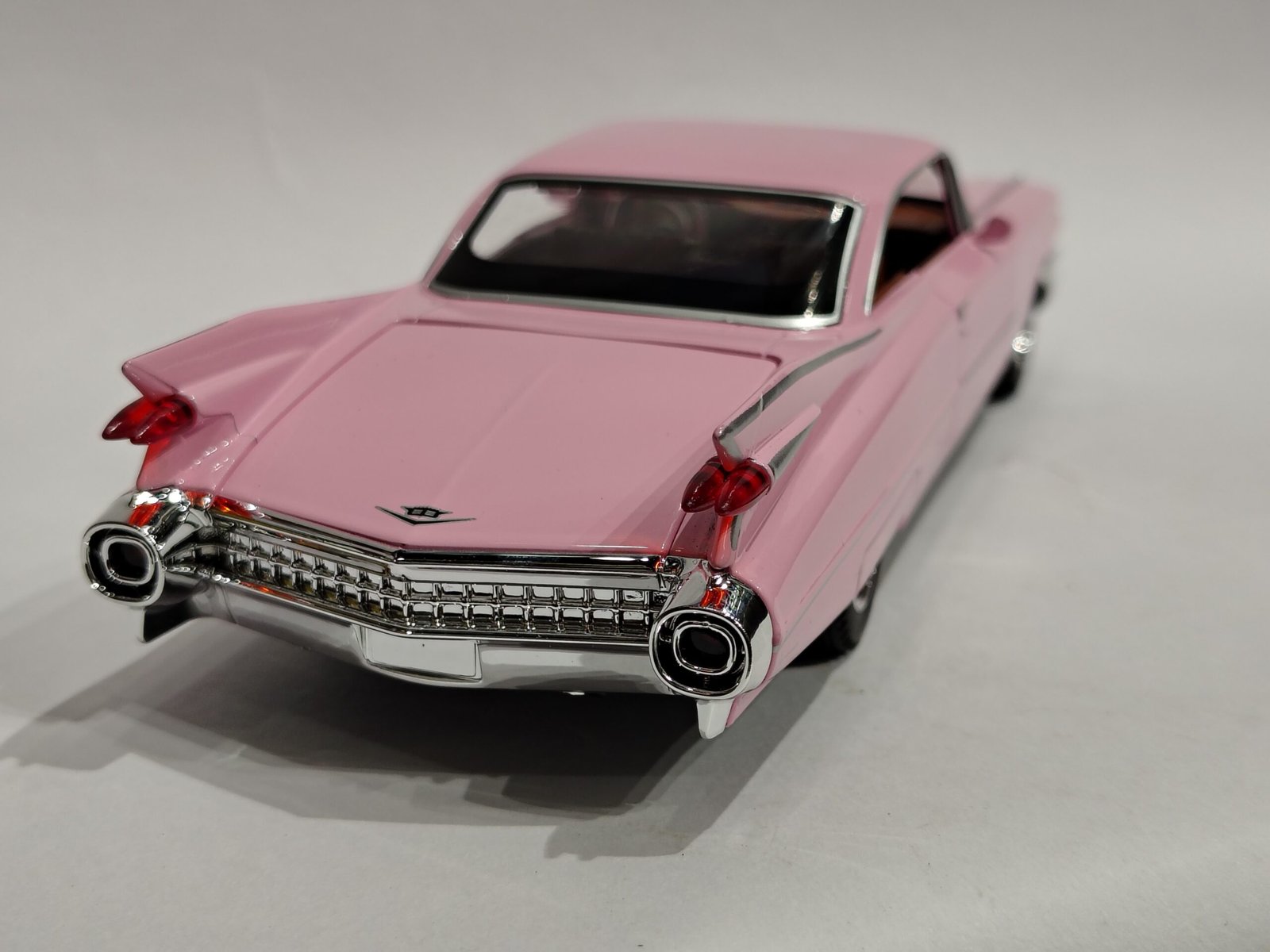 1959 Cadillac Coupe de Ville 1:24 - Image 3