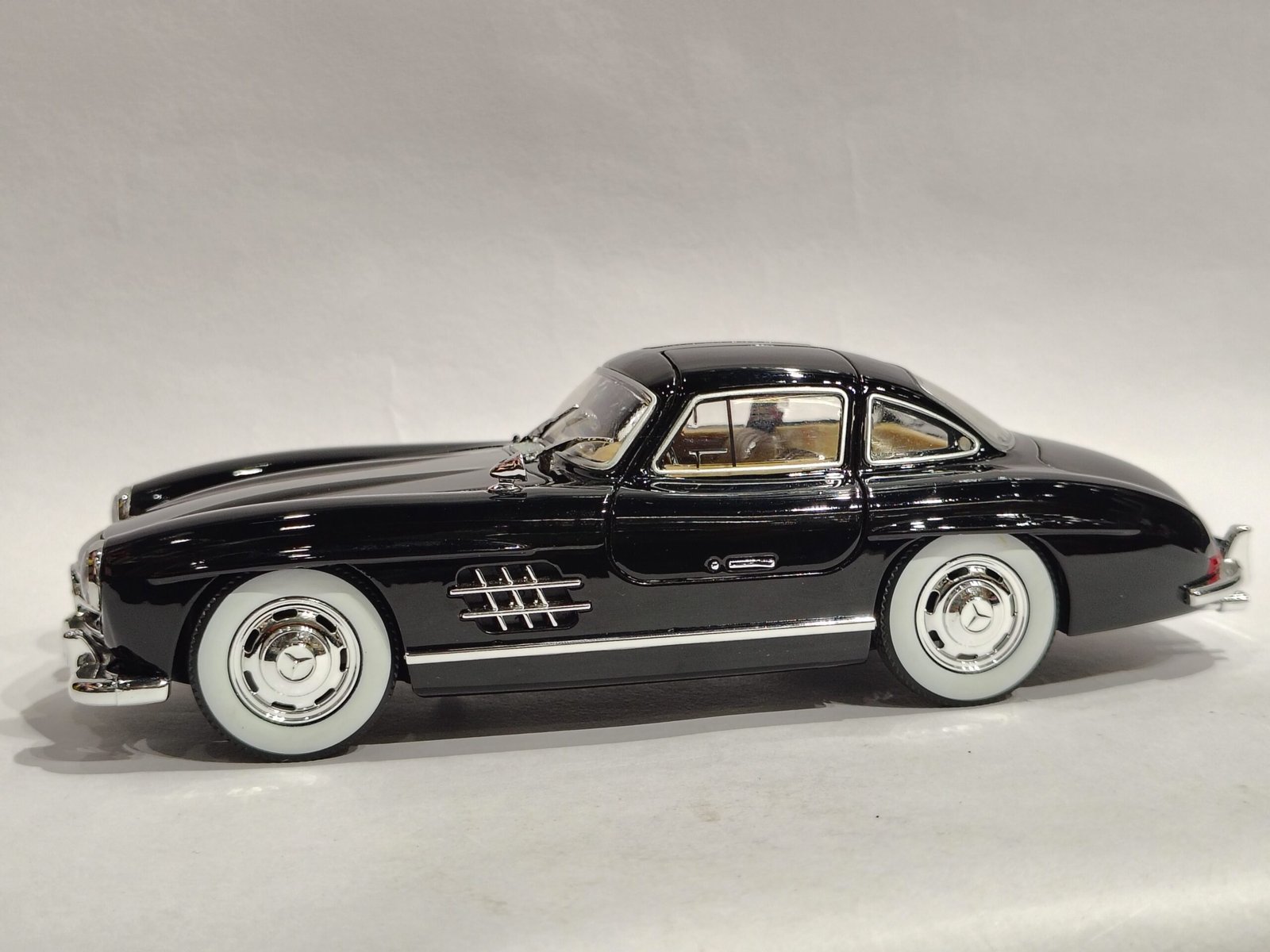 Mercedes-Benz 300 SL "Gullwing" 1:24