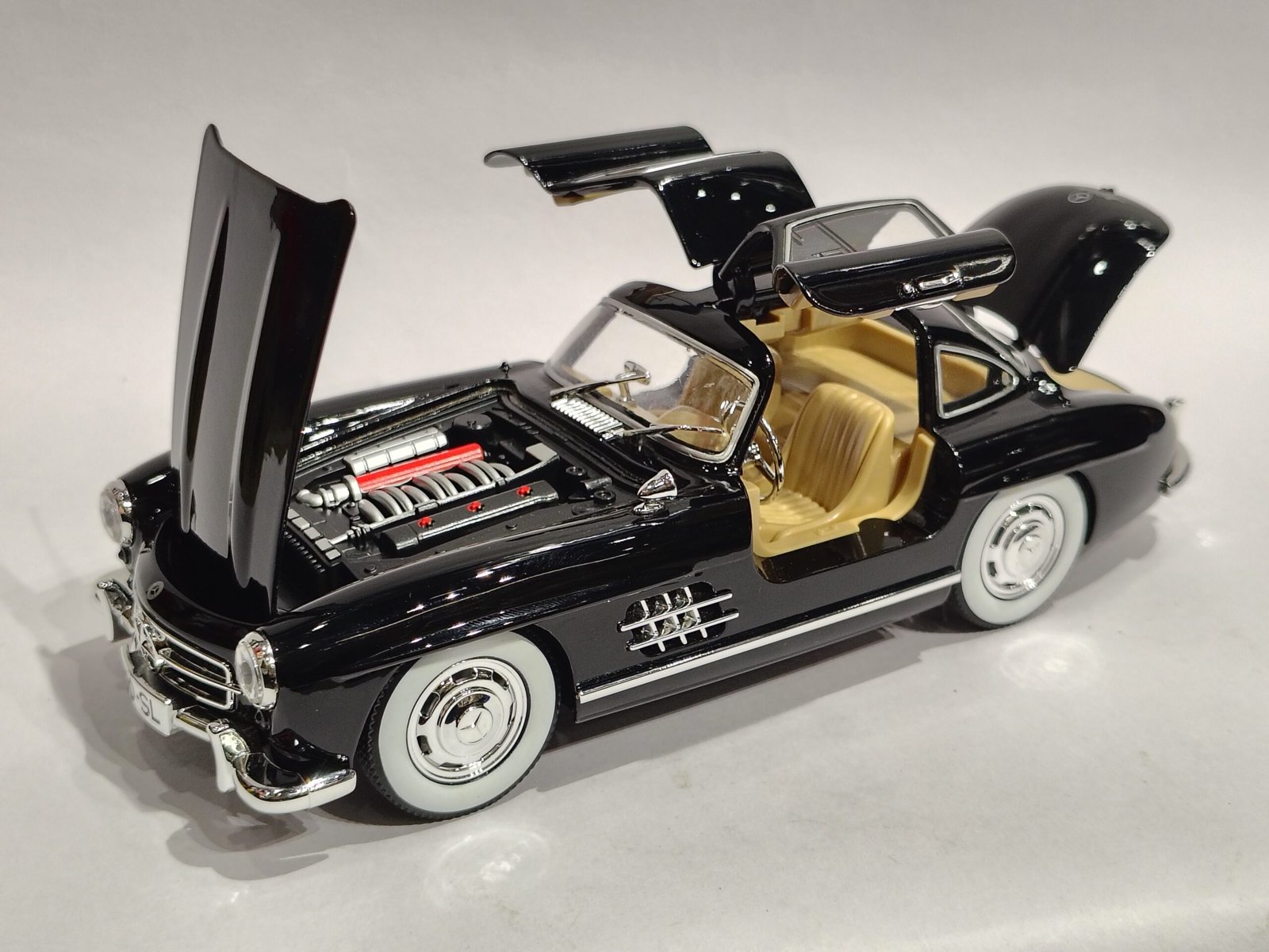 Mercedes-Benz 300 SL "Gullwing" 1:24 - Image 4