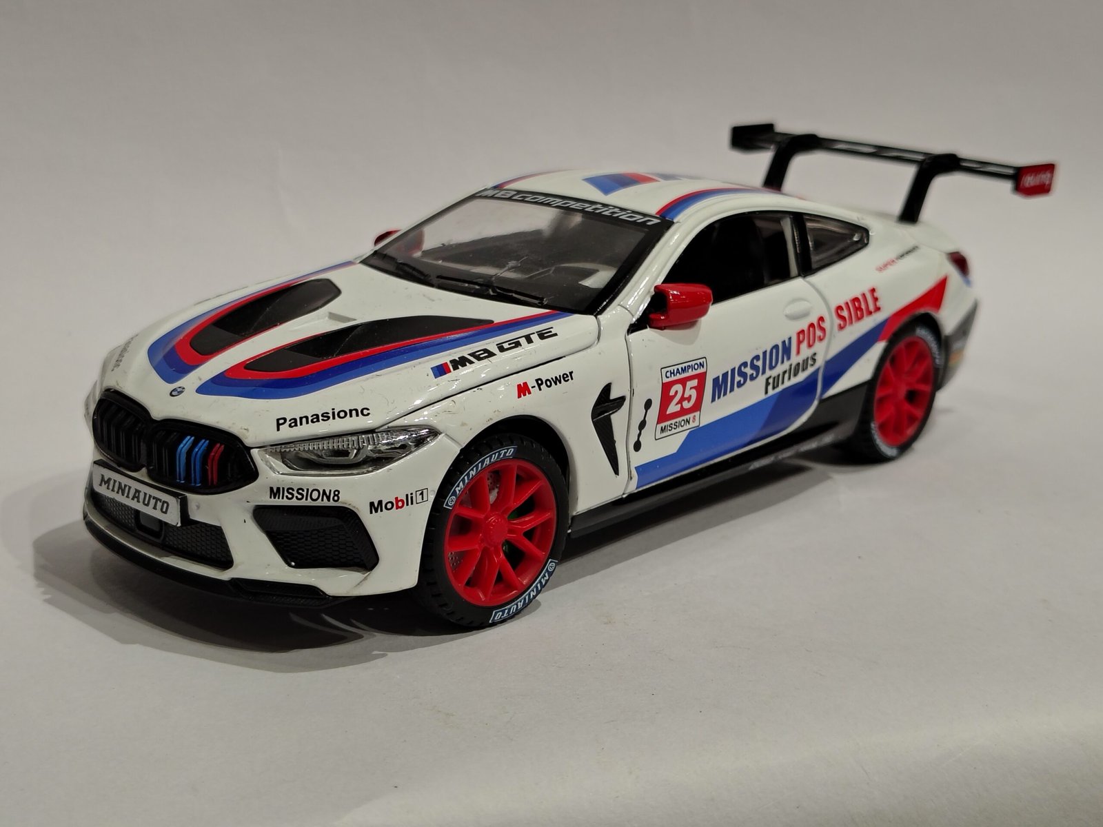 BMW M8 GTE 1:24 - Image 2