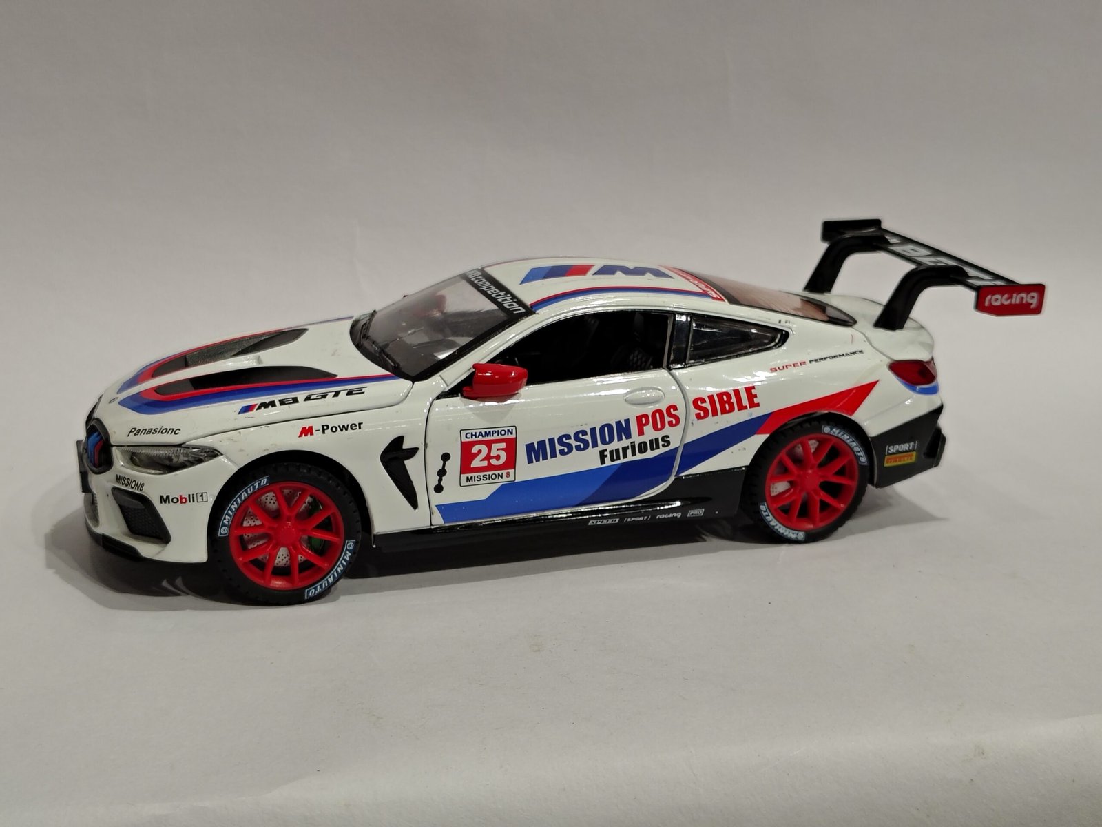 BMW M8 GTE 1:24