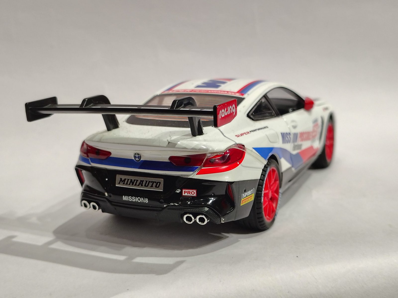 BMW M8 GTE 1:24 - Image 3