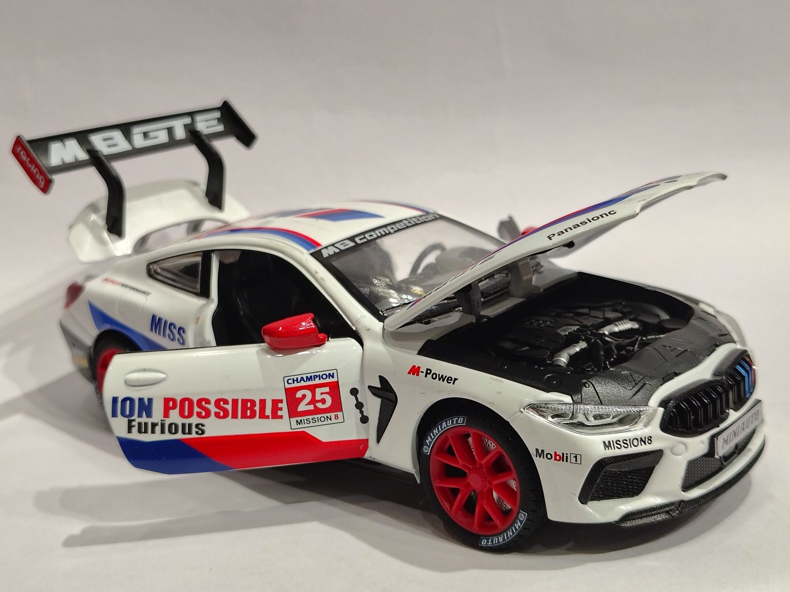 BMW M8 GTE 1:24 - Image 4