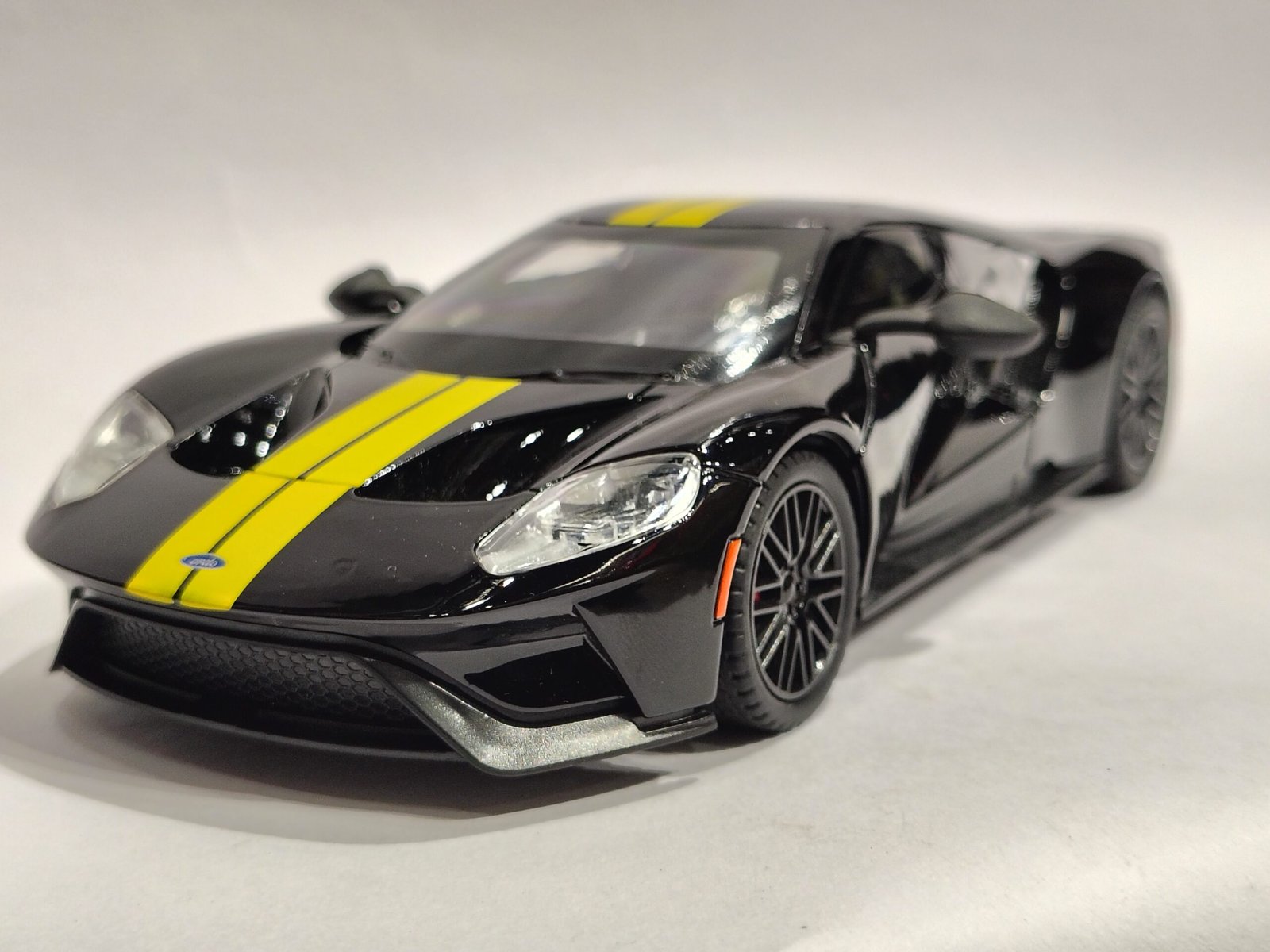 Ford GT supercar 1:24 - Image 2