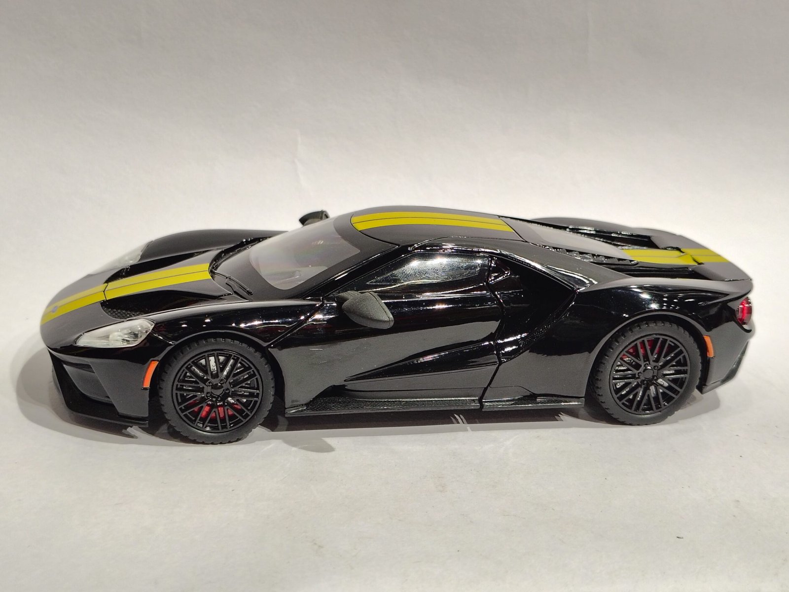 Ford GT supercar 1:24
