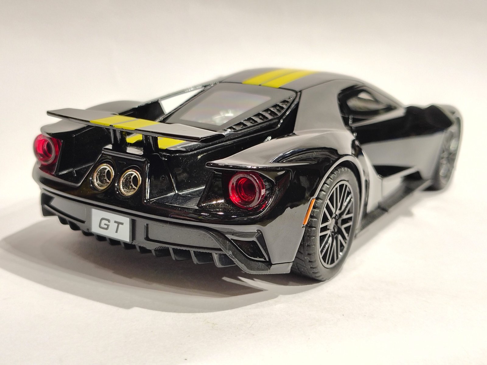 Ford GT supercar 1:24 - Image 3