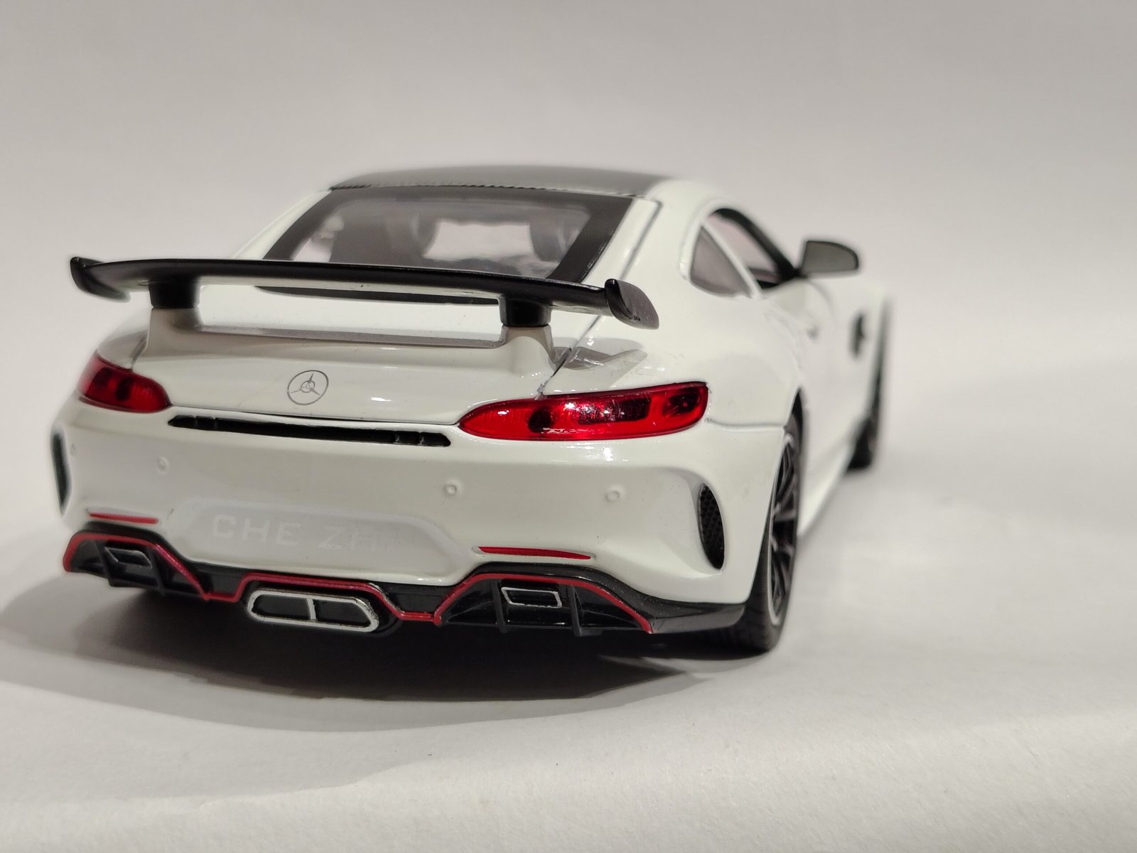 Mercedes-AMG GT R 1:24 - Image 3