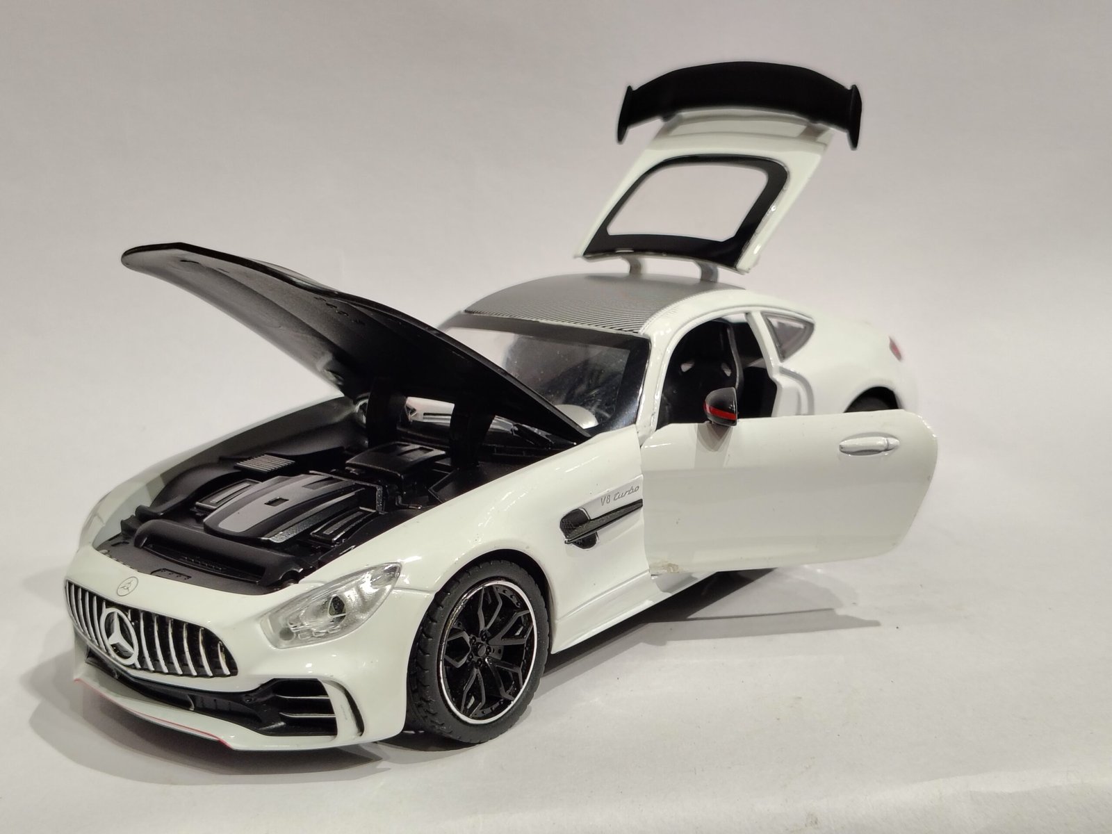 Mercedes-AMG GT R 1:24 - Image 4