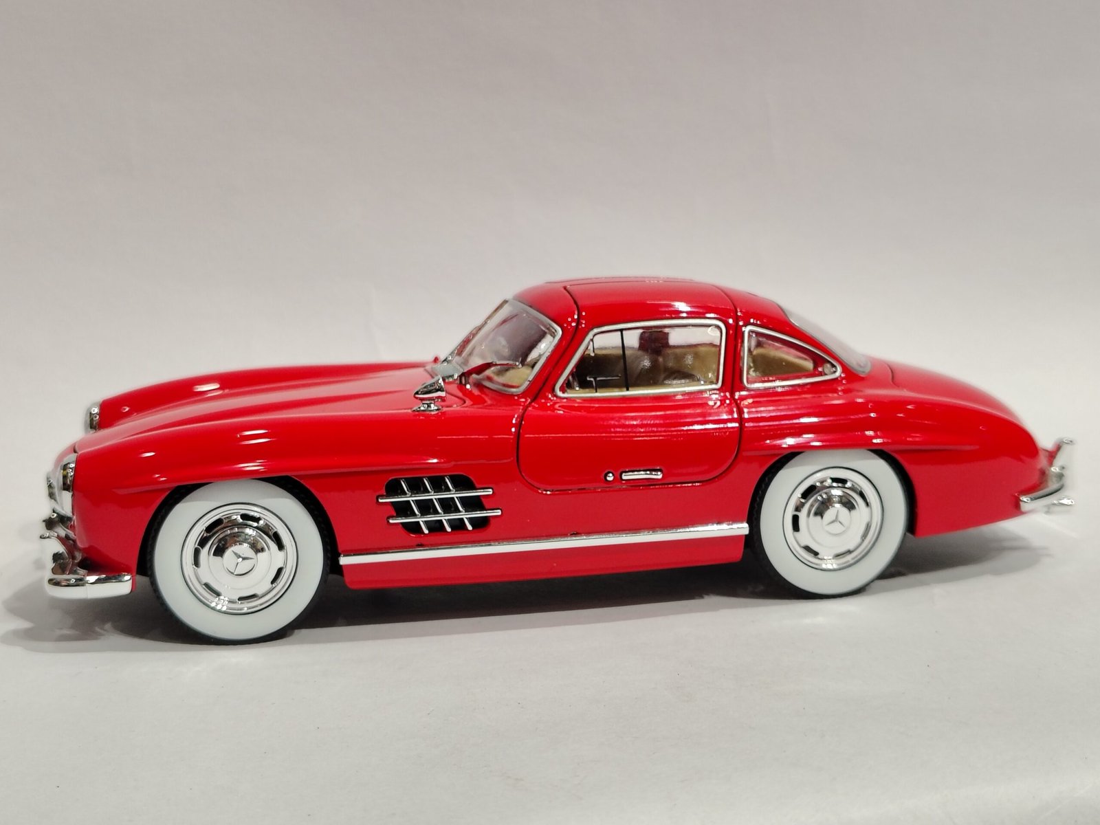 Mercedes-Benz 300 SL "Gullwing" 1:24