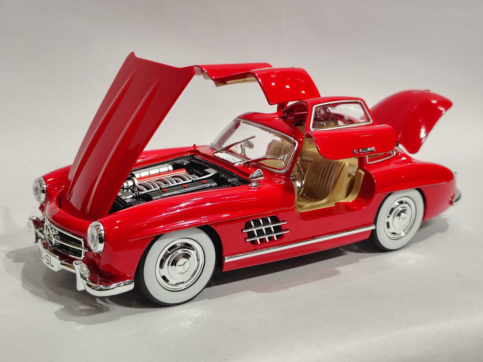 Mercedes-Benz 300 SL "Gullwing" 1:24 - Image 4