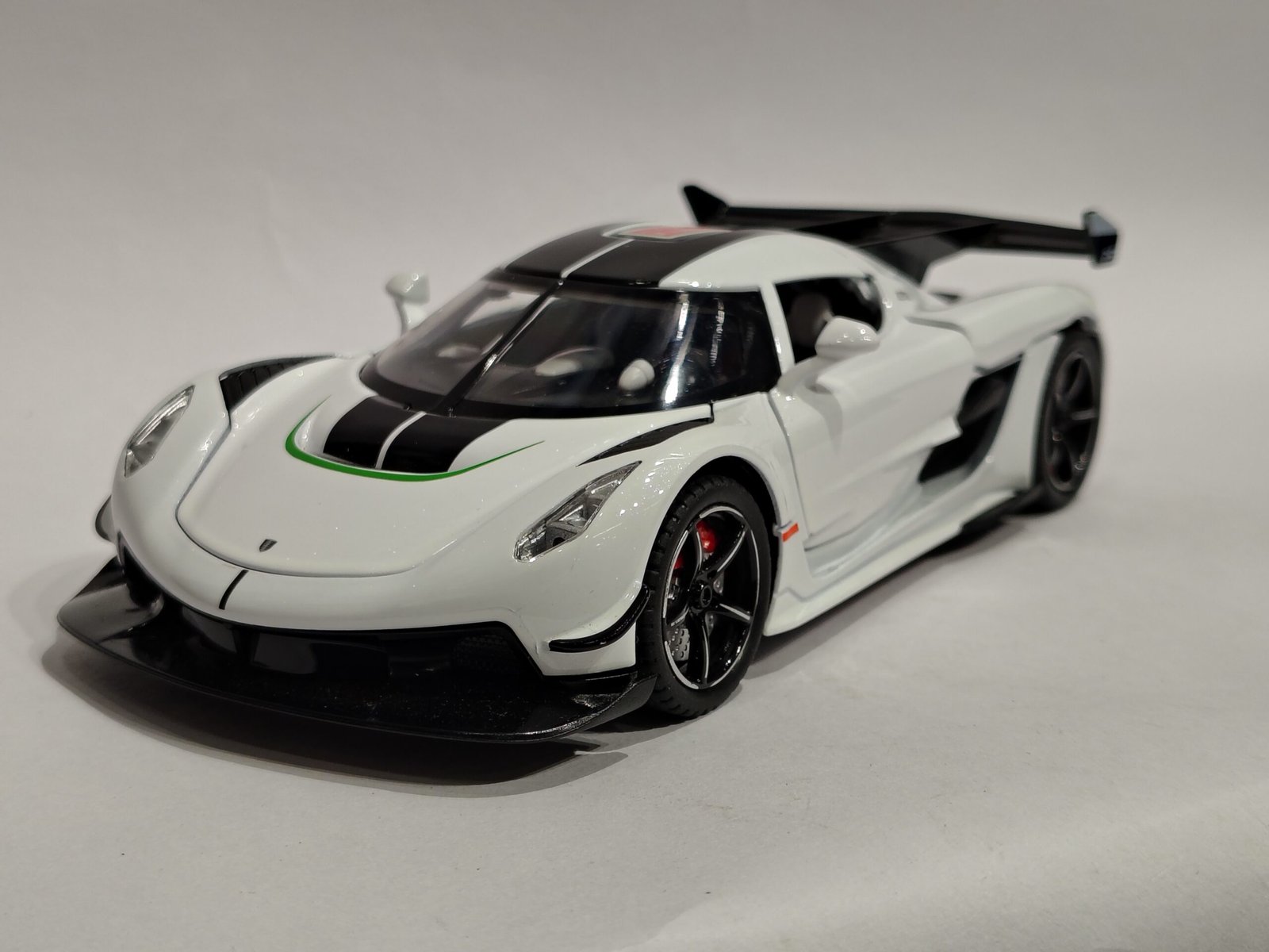 Koenigsegg Jesko 1:24 - Image 2