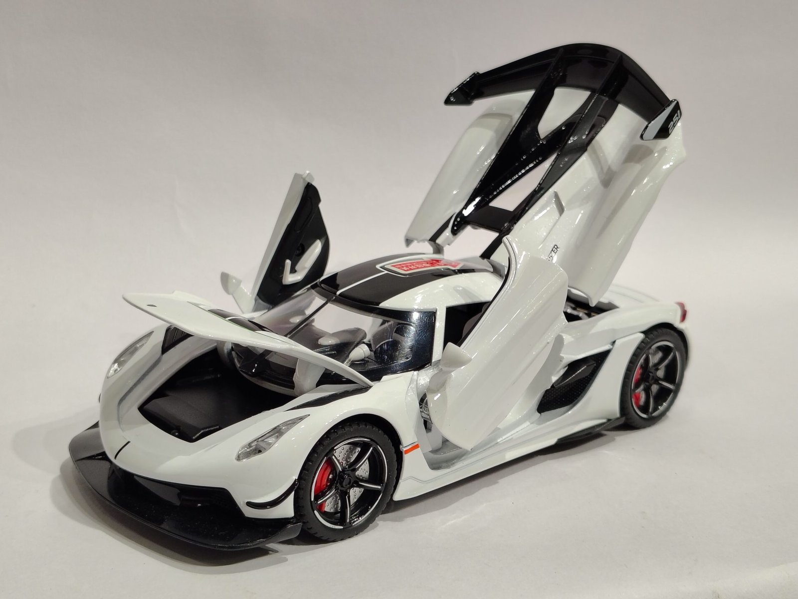 Koenigsegg Jesko 1:24 - Image 4