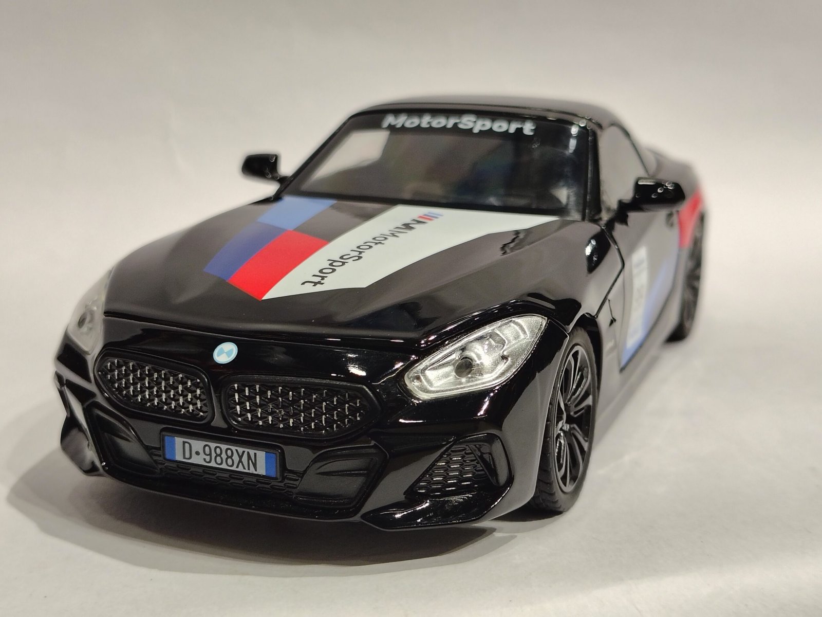 BMW Z4 Roadster 1:24 - Image 2