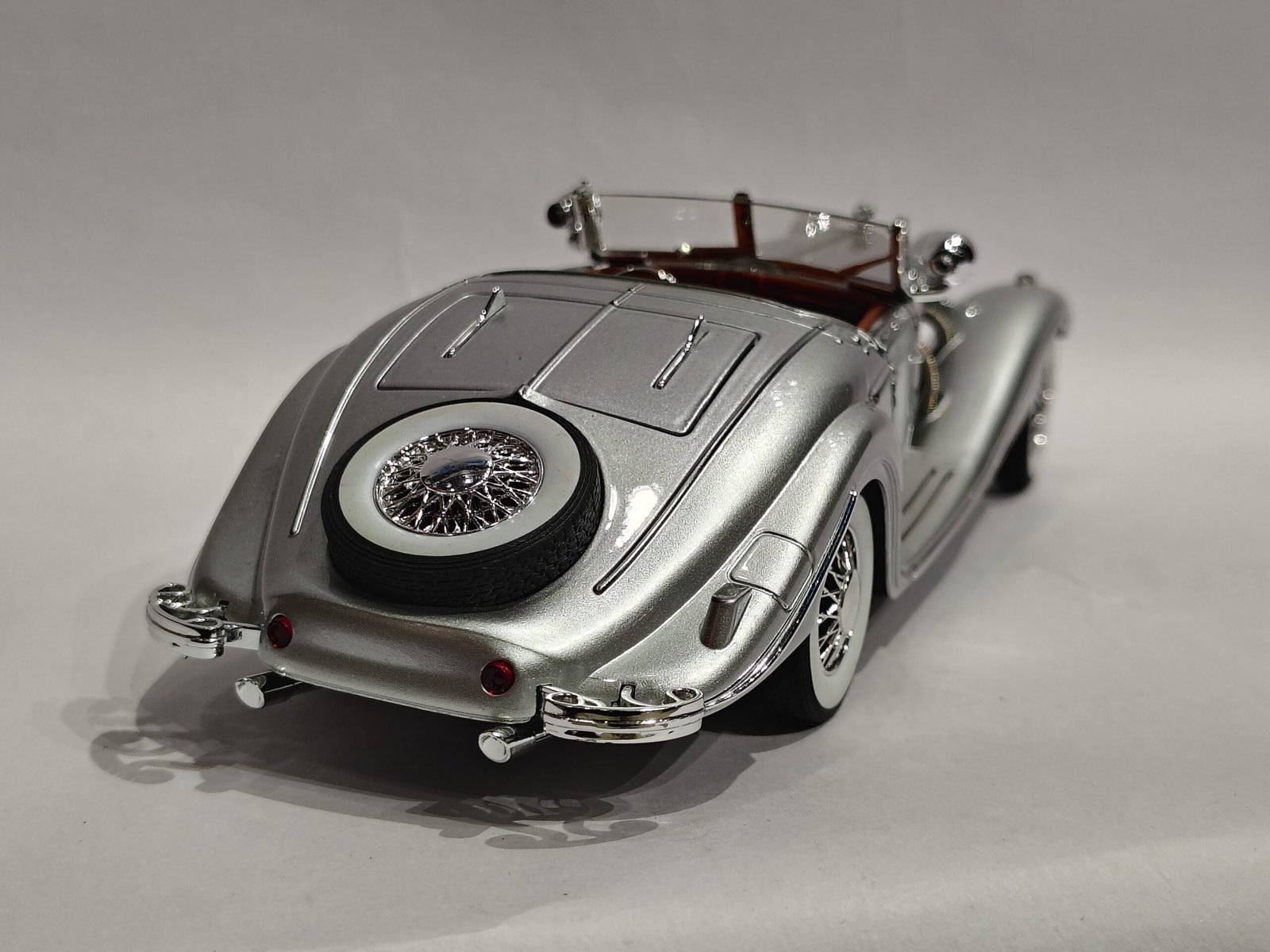 1936 Mercedes-Benz 500K Roadster 1:24 - Image 3