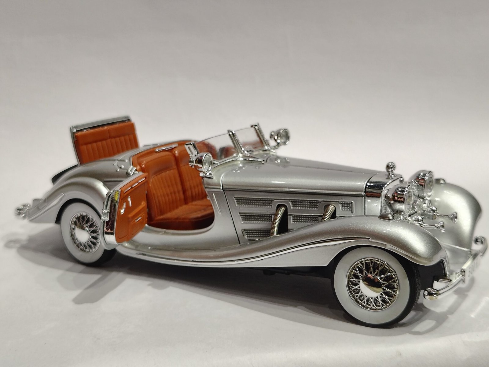 1936 Mercedes-Benz 500K Roadster 1:24 - Image 4