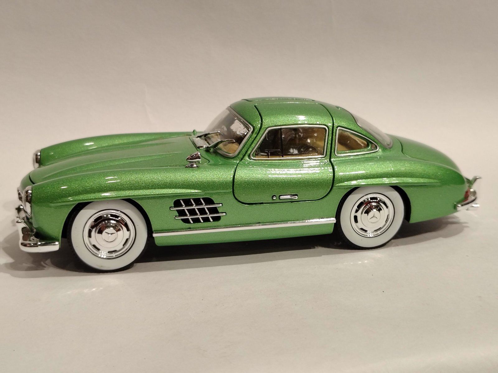 1954 Mercedes-Benz 300 SL Gullwing 1:24