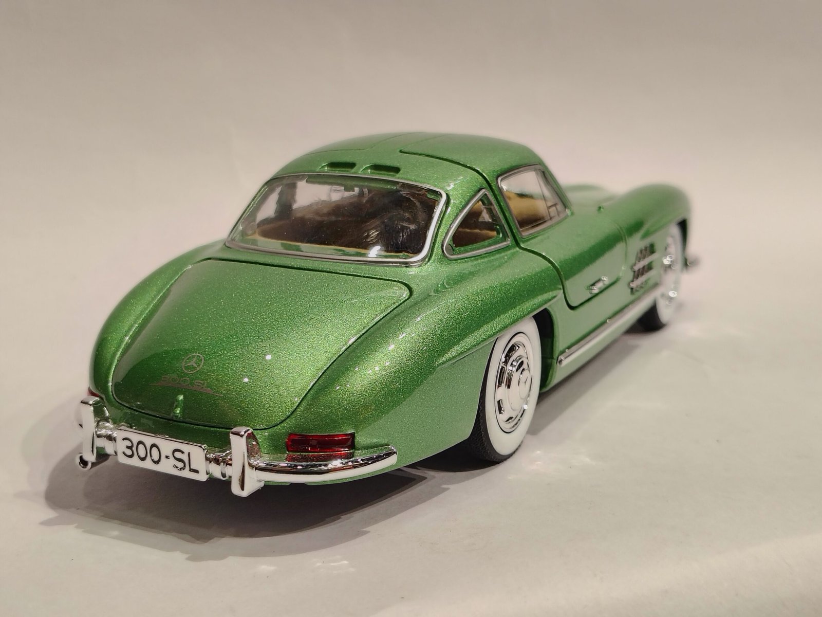 1954 Mercedes-Benz 300 SL Gullwing 1:24 - Image 3