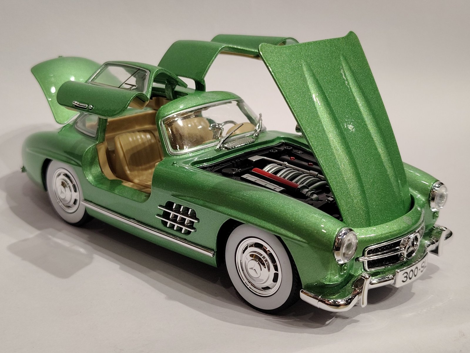 1954 Mercedes-Benz 300 SL Gullwing 1:24 - Image 4