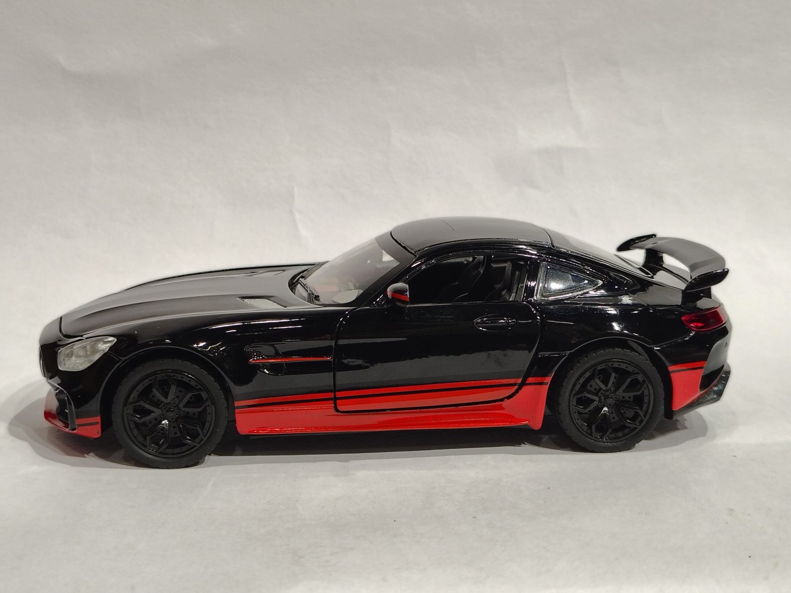Mercedes-AMG GT R 1:24