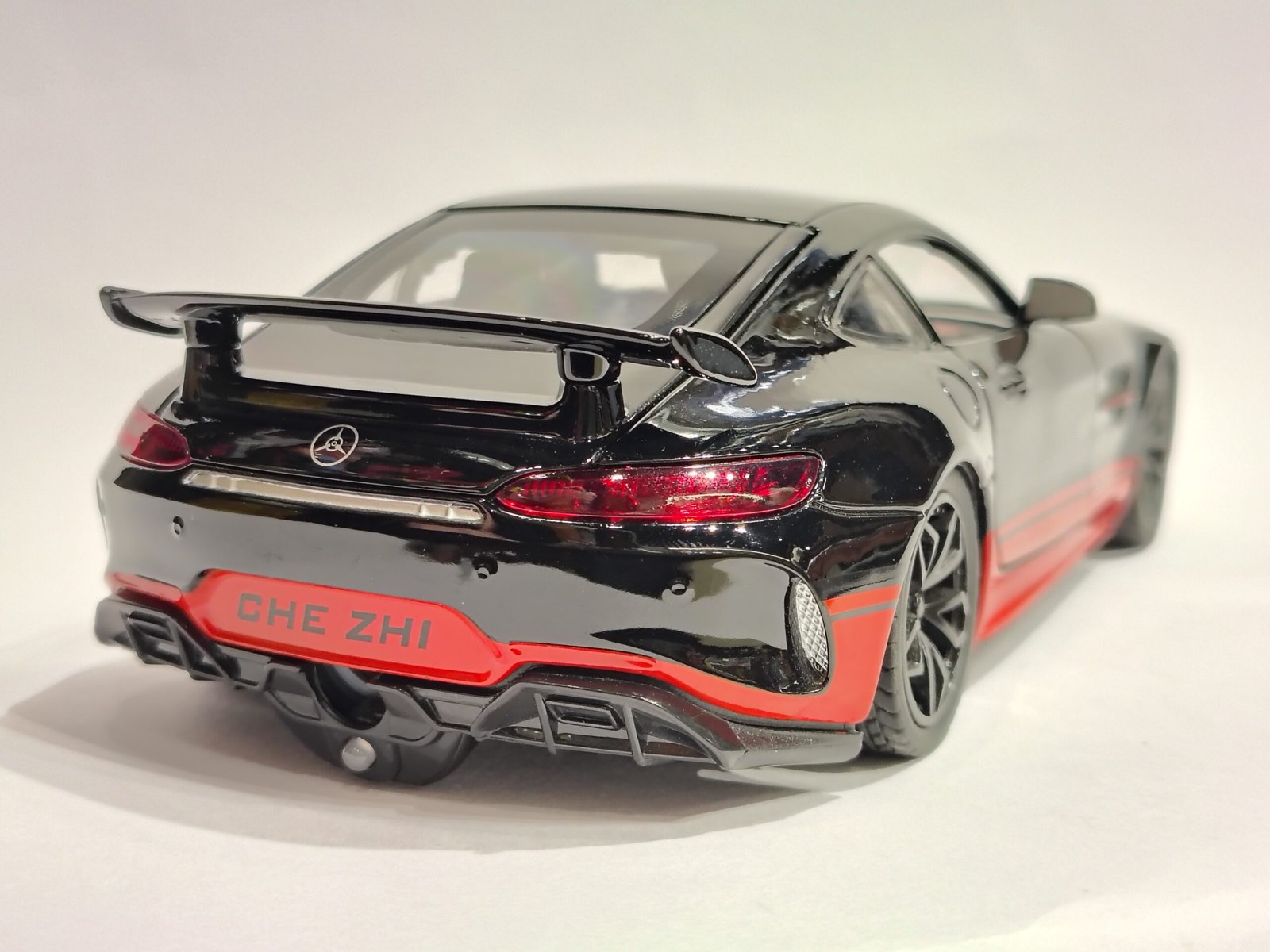 Mercedes-AMG GT R 1:24 - Image 3