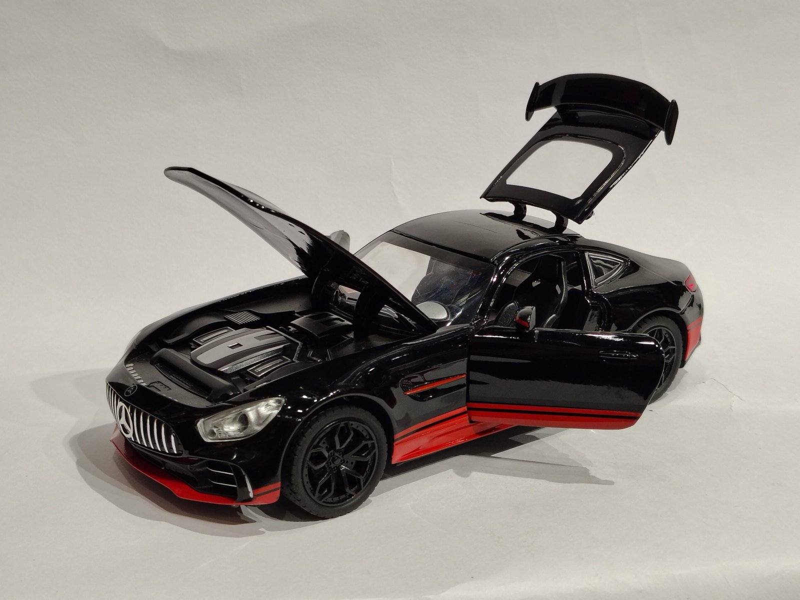 Mercedes-AMG GT R 1:24 - Image 4