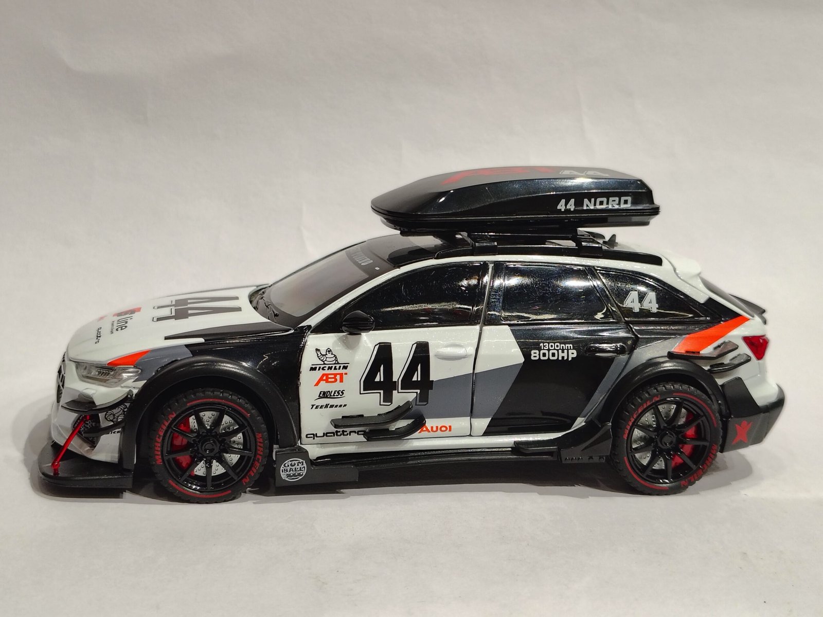 Audi RS6 Avant 1:24