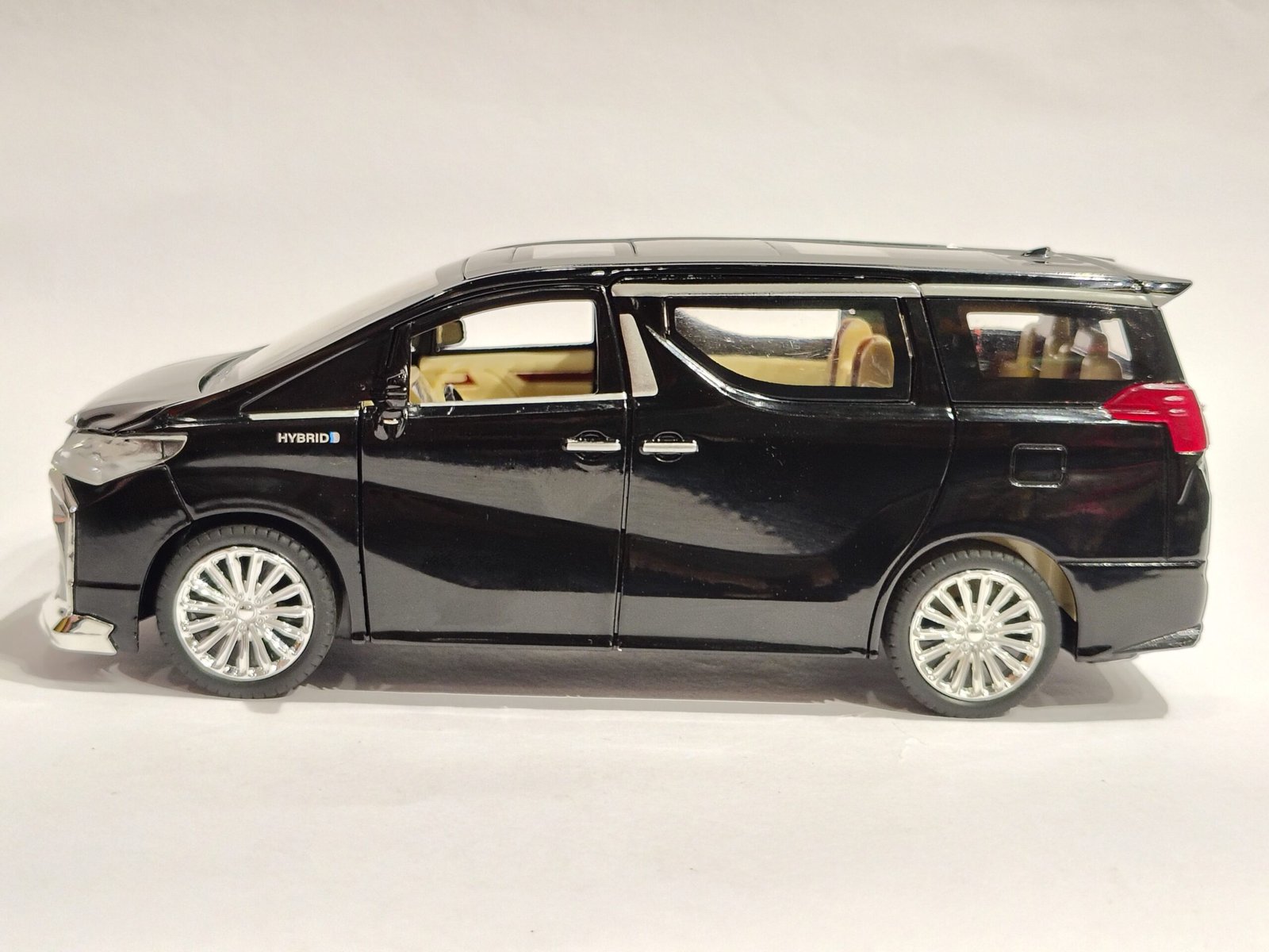 Toyota Alphard 1:24