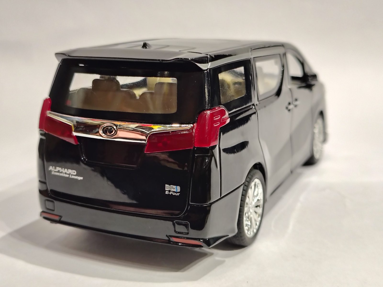 Toyota Alphard 1:24 - Image 3