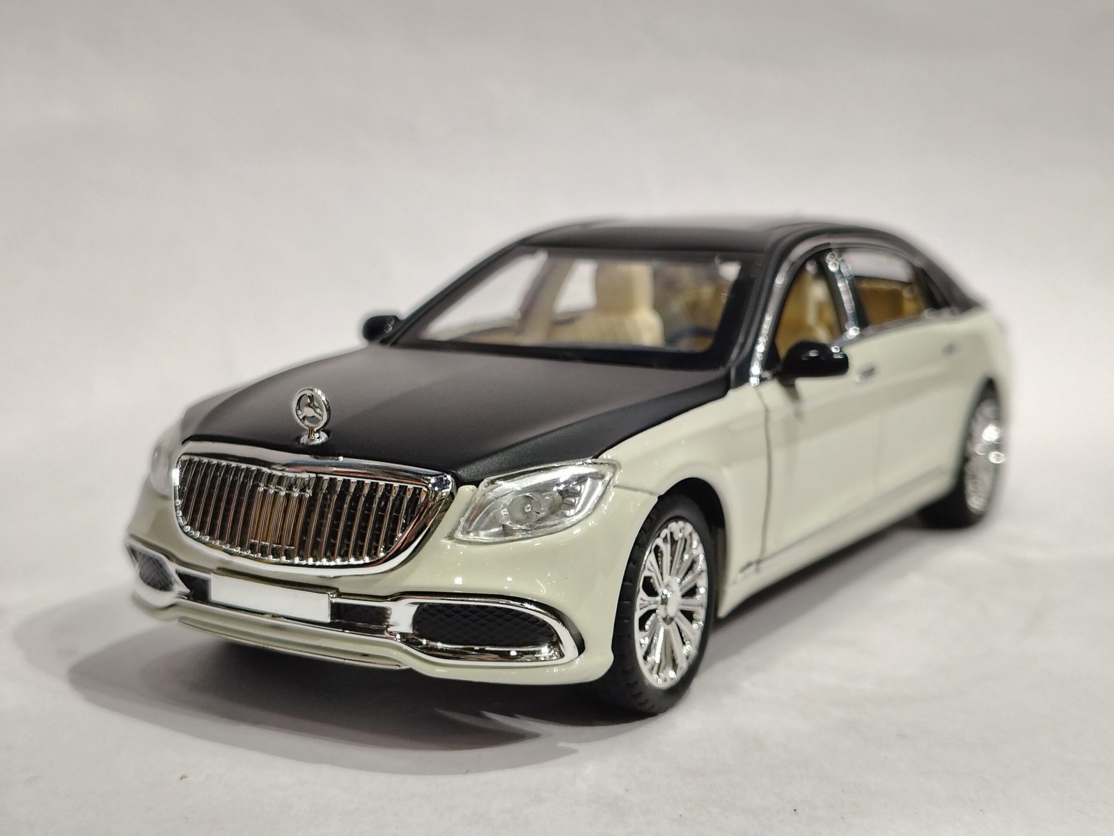 Mercedes-Maybach S-Class 1:24 - Image 2